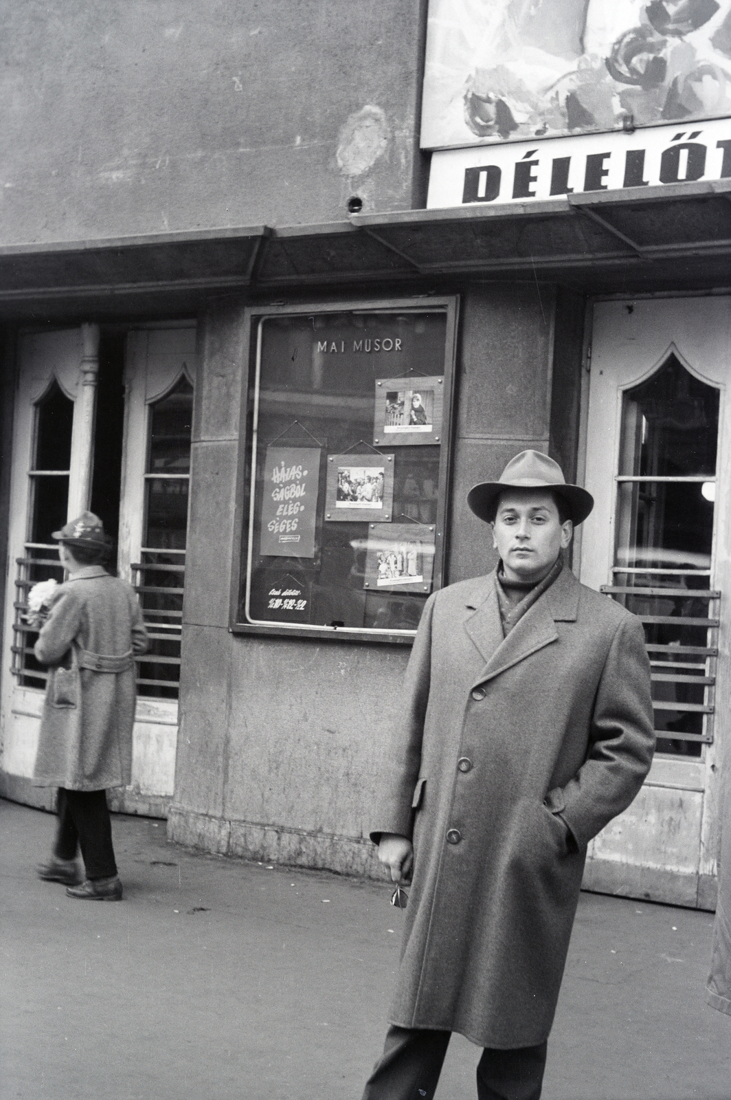 Hungary, Budapest VII., Erzsébet (Lenin) körút 8., a felvétel a Bástya mozi előtt készült., 1956, Cziboly Józsefné, Budapest, hat, movie schedule, overcoat, Fortepan #255709