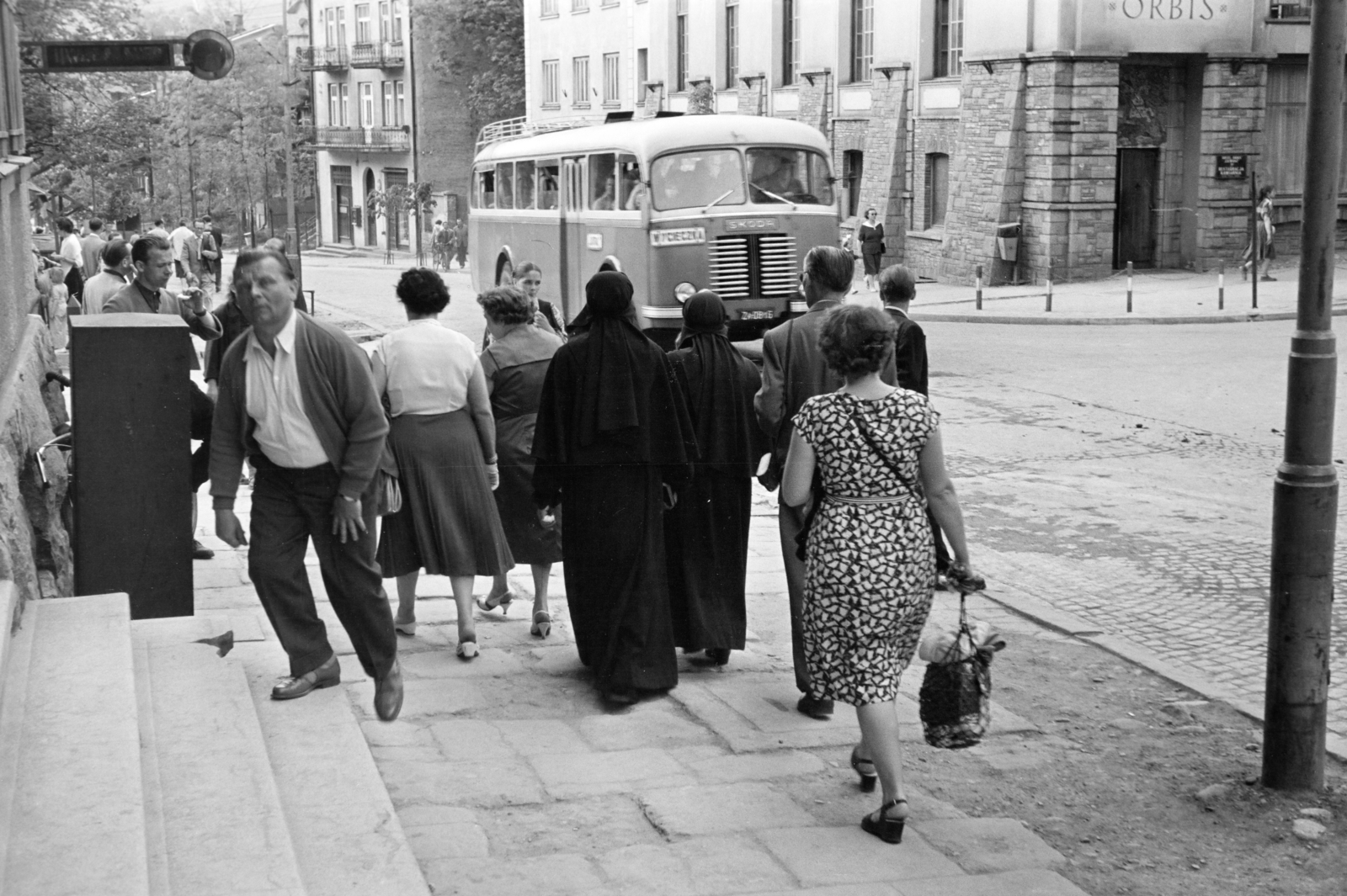 Poland,Tatry Wysokie, Zakopane, ulica Krupówki, jobbra az ulica Tadeusza Kościuszki torkolata., 1963, Fortepan/Album067, Fortepan #255741