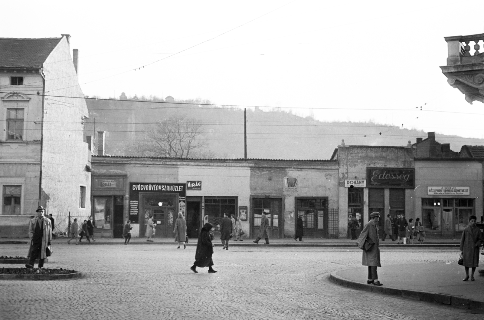 Hungary, Miskolc, Városház (Tanácsház) tér., 1961, Fortepan/Album067, street view, candy store, herbal shop, Fortepan #255747