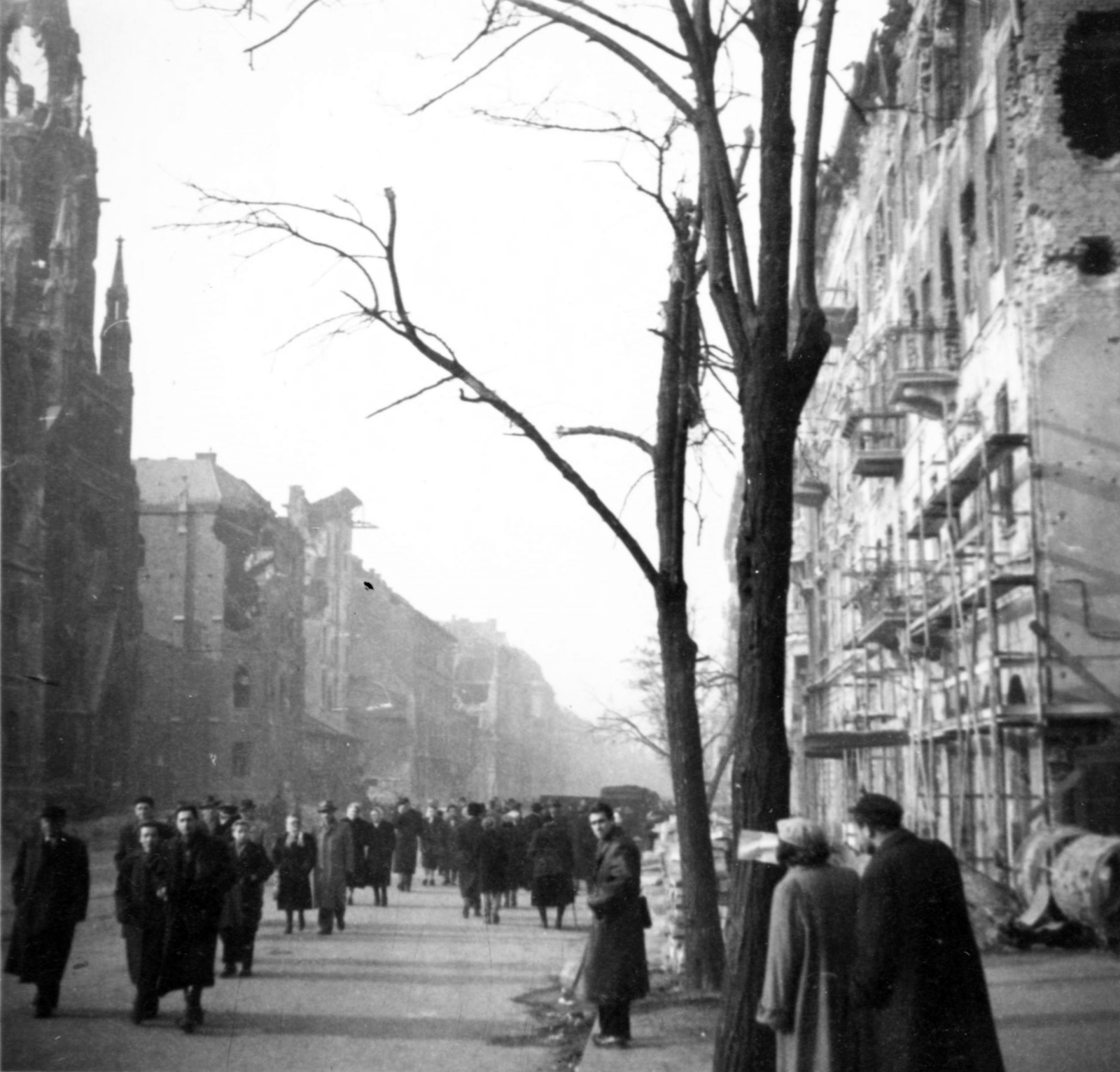 Hungary, Budapest IX.,Budapest VIII., Üllői út a Bókay utca irányából a Nagykörút felé nézve, balra az Örökimádás templom., 1956, Jezsuita Levéltár, leaflet, Budapest, revolution, photo aspect ratio: square, Fortepan #255785