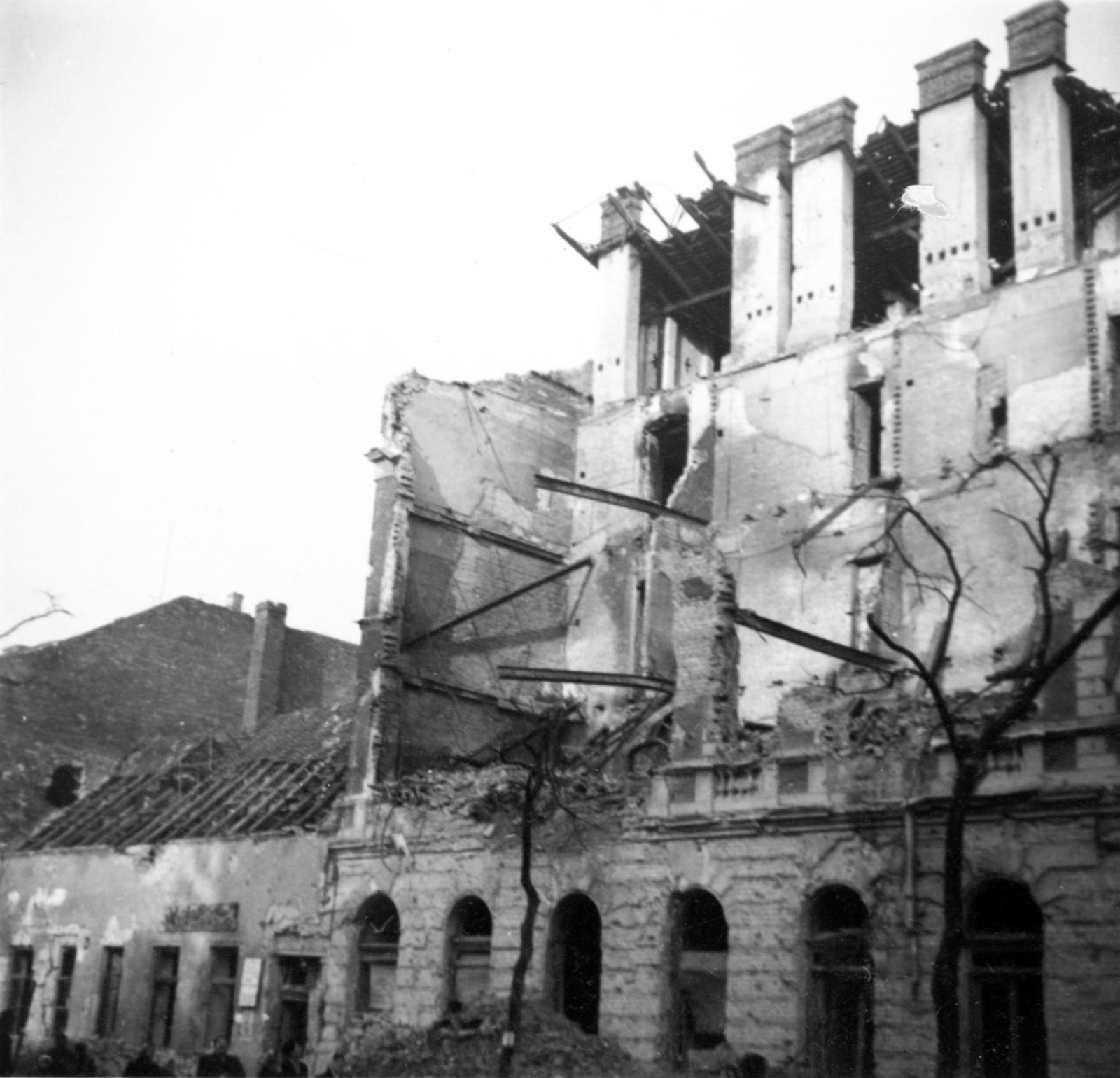 Hungary, Budapest VIII., Üllői út, a lerombolt 62. számú ház és 64-es számú Nagy Templom utcai sarokház., 1956, Jezsuita Levéltár, damaged building, revolution, photo aspect ratio: square, Budapest, Fortepan #255793