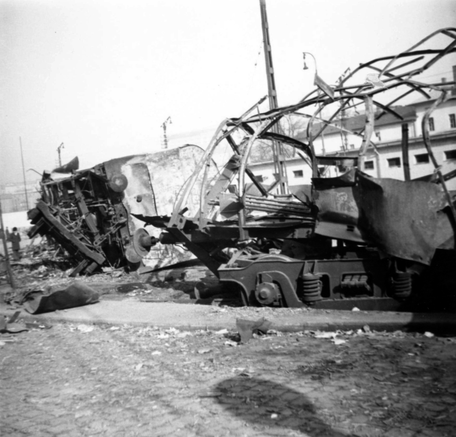 Hungary, Budapest XII.,Budapest I., Alkotás utca, a Déli pályaudvarról kitolt, az 1956-os forradalom alatt barikádnak használt vasúti kocsik., 1956, Jezsuita Levéltár, Budapest, revolution, wreck, photo aspect ratio: square, Fortepan #255798