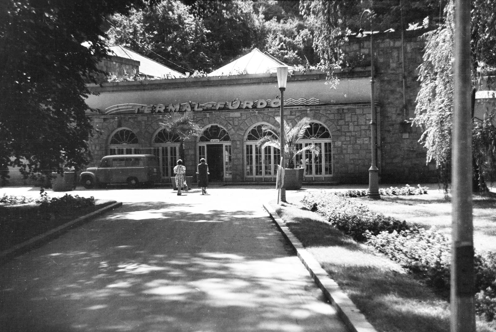 Hungary, Miskolc,Miskolctapolca, a Barlangfürdő bejárata., 1963, Kálnoki Kis Sándor, bathing, thermal bath, Fortepan #255854