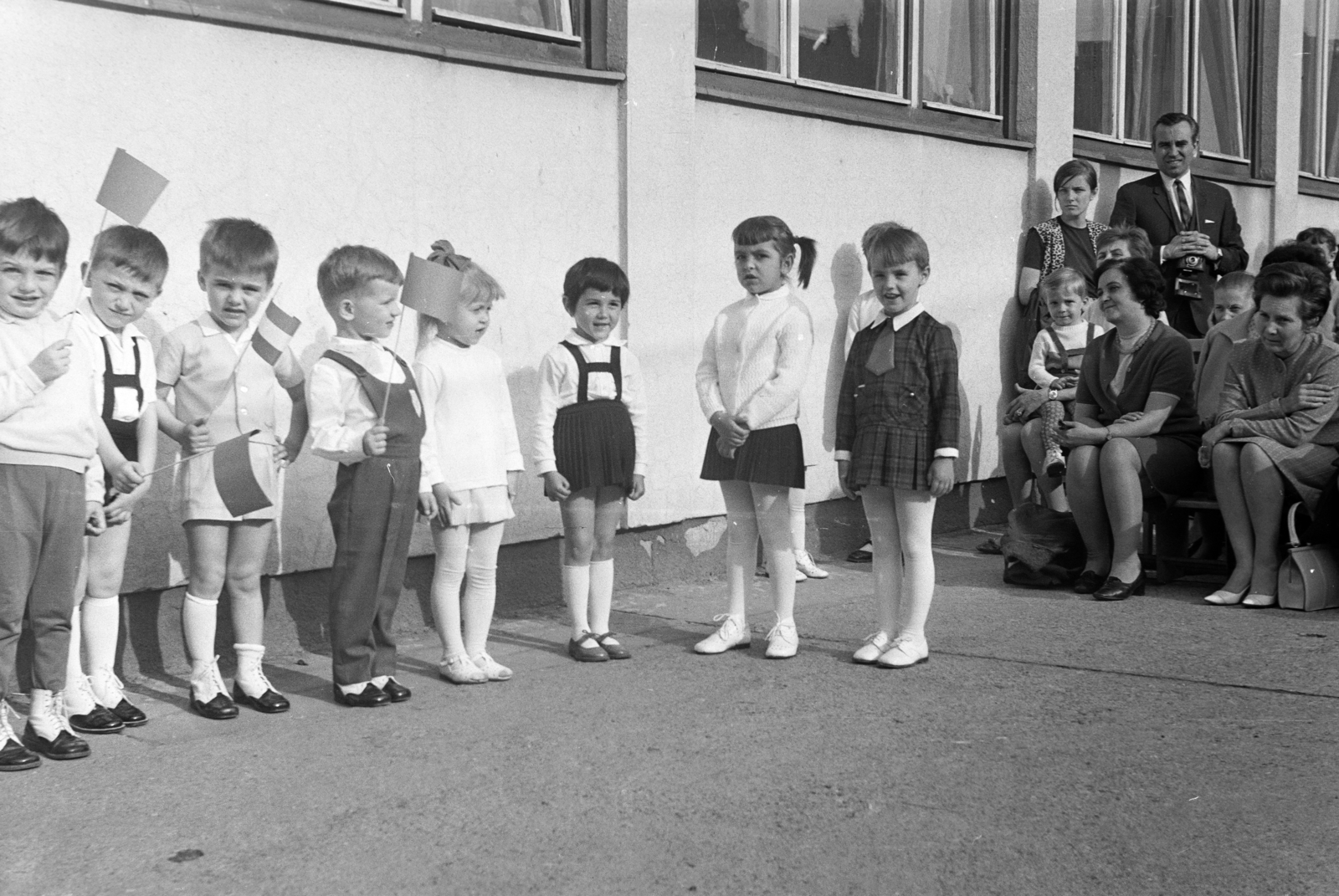 Hungary, Debrecen, Péterfia utca 15., óvoda. A felvétel az évzáró ünnepség alkalmával készült., 1970, Kálnoki Kis Sándor, nursery, kids, Fortepan #255877