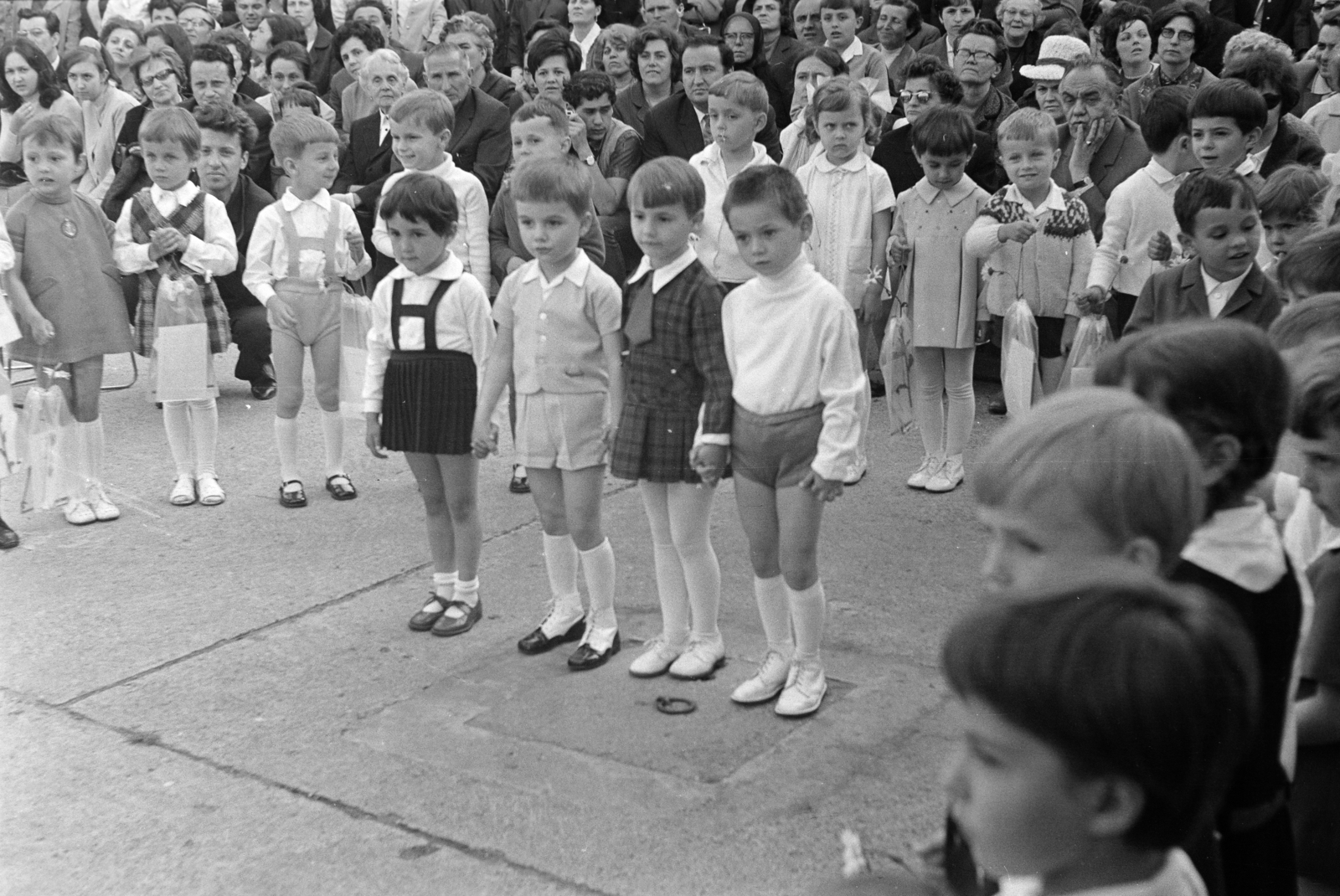 Magyarország, Debrecen, Péterfia utca 15., óvoda. A felvétel az évzáró ünnepség alkalmával készült., 1970, Kálnoki Kis Sándor, ünnepség, óvoda, gyerekek, Fortepan #255879