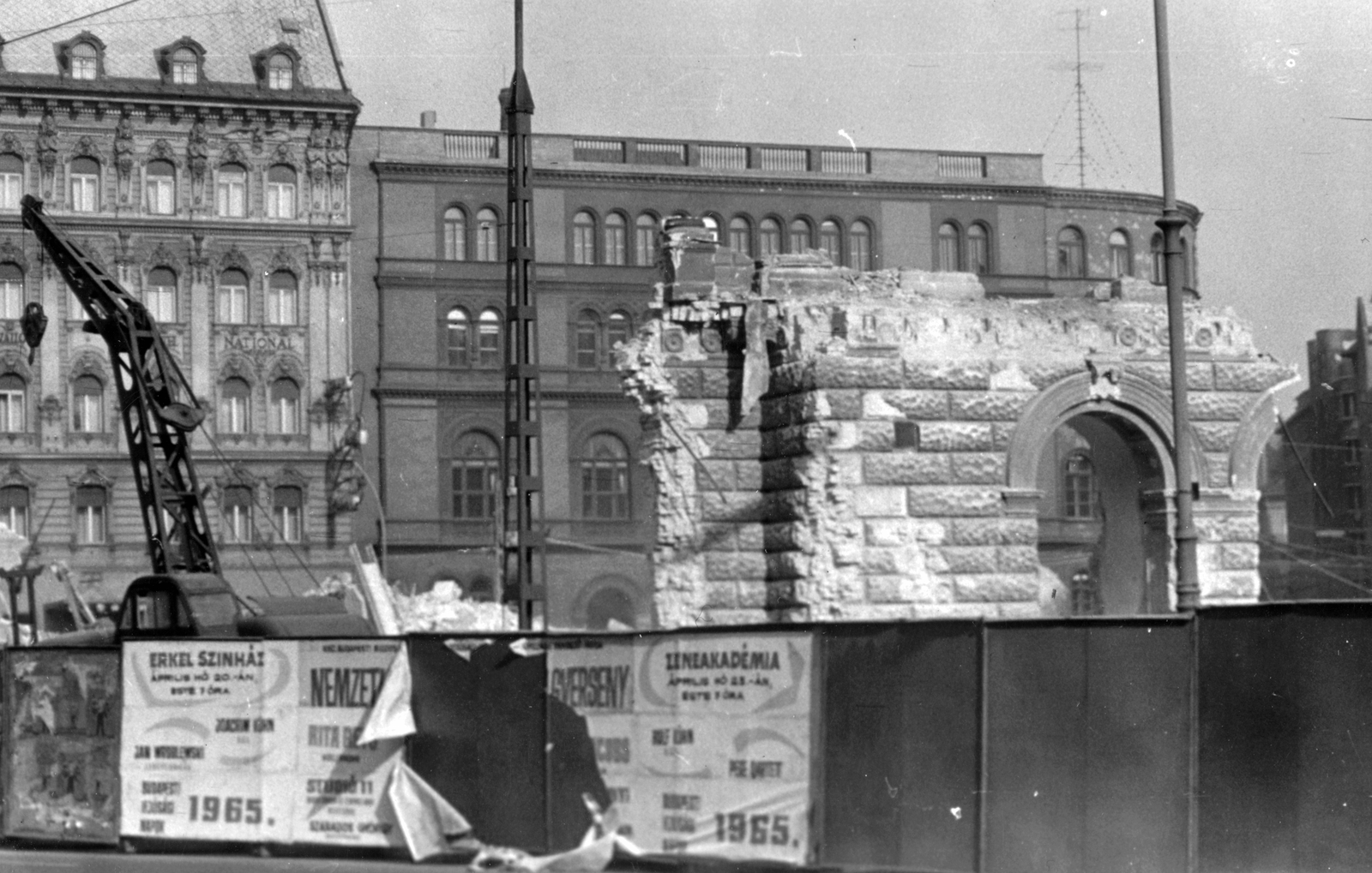 Hungary, Budapest VIII., Blaha Lujza tér, a Nemzeti Színház bontása., 1965, Kovács László Péter, art of theater, national theater, demolition, Budapest, Fortepan #25589