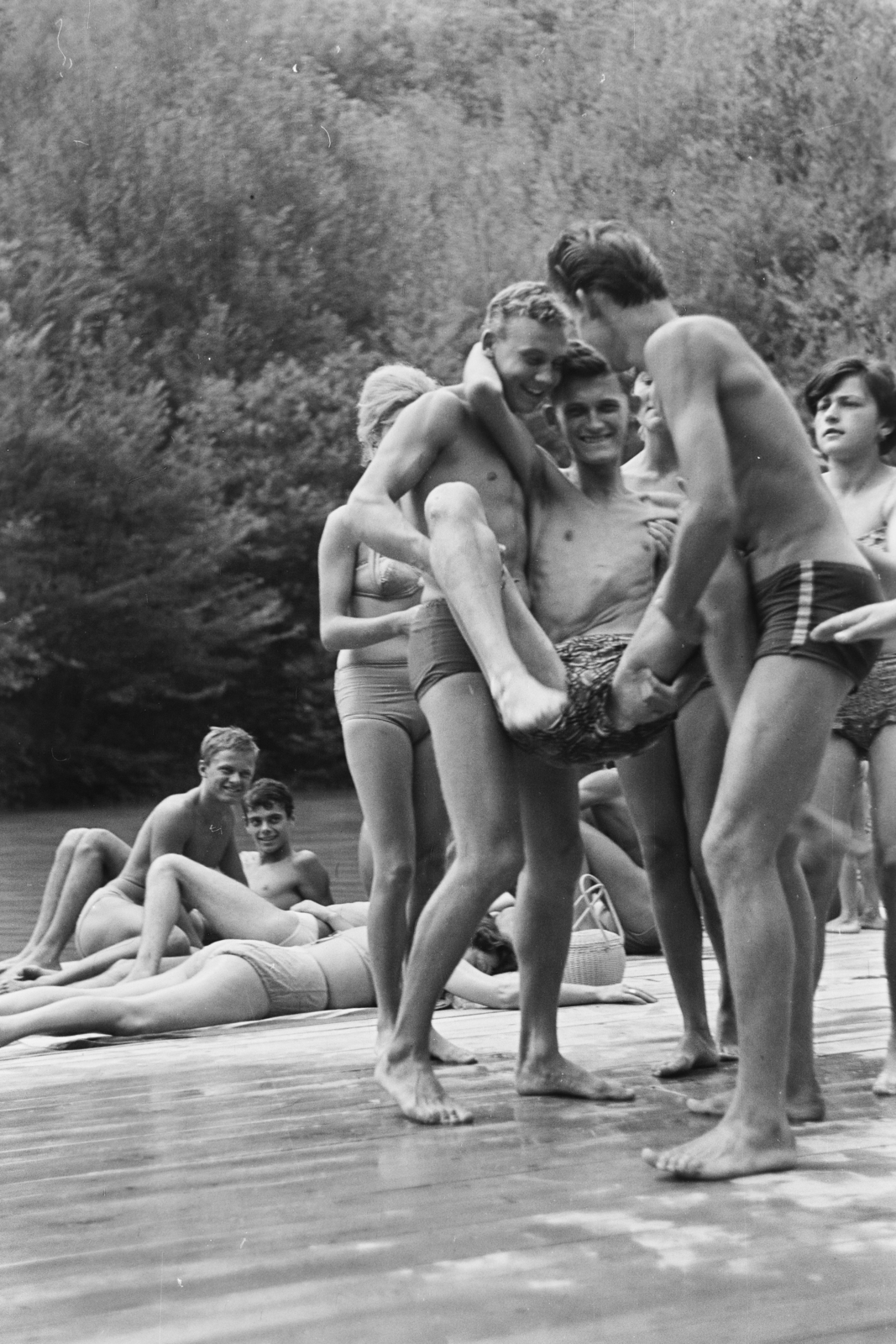 Magyarország, Jósvafő, a felvétel a tengerszem partján készült., 1963, Kálnoki Kis Sándor, fiatalság, stég, Fortepan #255915