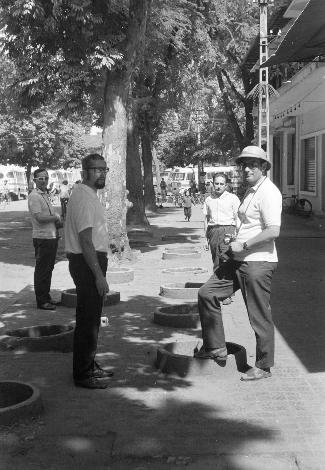 Vietnam, Hanoi, a felvétel a VÁTI szakmai delegációjának útja során készült., 1970, Kálnoki Kis Sándor, Fortepan #255926