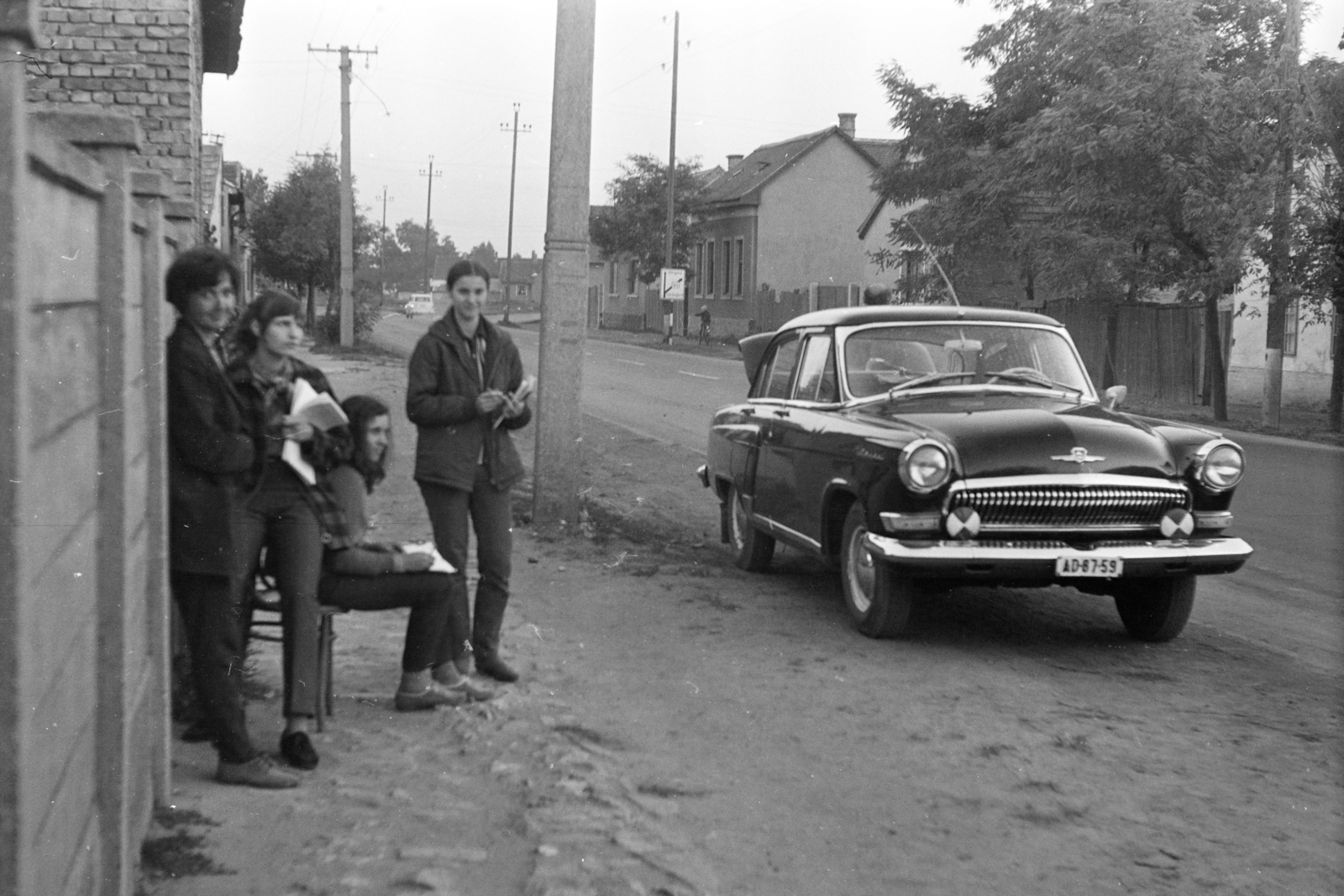 Hungary, Székesfehérvár, a Széchenyi utca a Sárkeresztúri út előtt. Megállításos, kikérdezéses forgalomszámlálás rendőri közreműködéssel a bevezető utakon a Városépítési Tudományos és Tervező Intézet (VÁTI) Közlekedési Szakosztály munkatársaival., 1972, Kálnoki Kis Sándor, number plate, Fortepan #255974