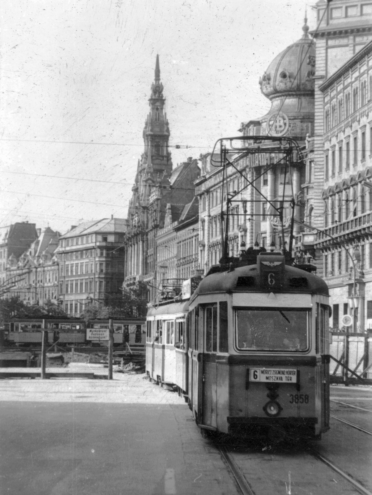 Magyarország, Budapest VIII., József körút a Blaha Lujza térnél, szemben az Erzsébet (Lenin) körút., 1965, Kovács László Péter, villamos, metróépítés, Ganz UV, középbejáratú villamos, Budapest, viszonylatszám, Fortepan #25621