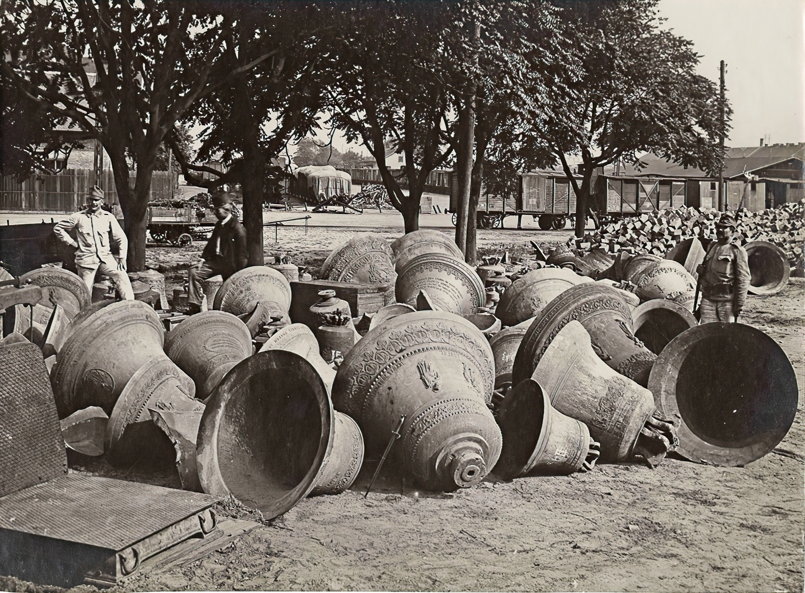 Magyarország, Budapest VIII., Józsefvárosi pályaudvar, a hadsereg számára rekvirált harangok., 1915, Országos Széchényi Könyvtár, Müllner János, Budapest, harang, Fortepan #256272