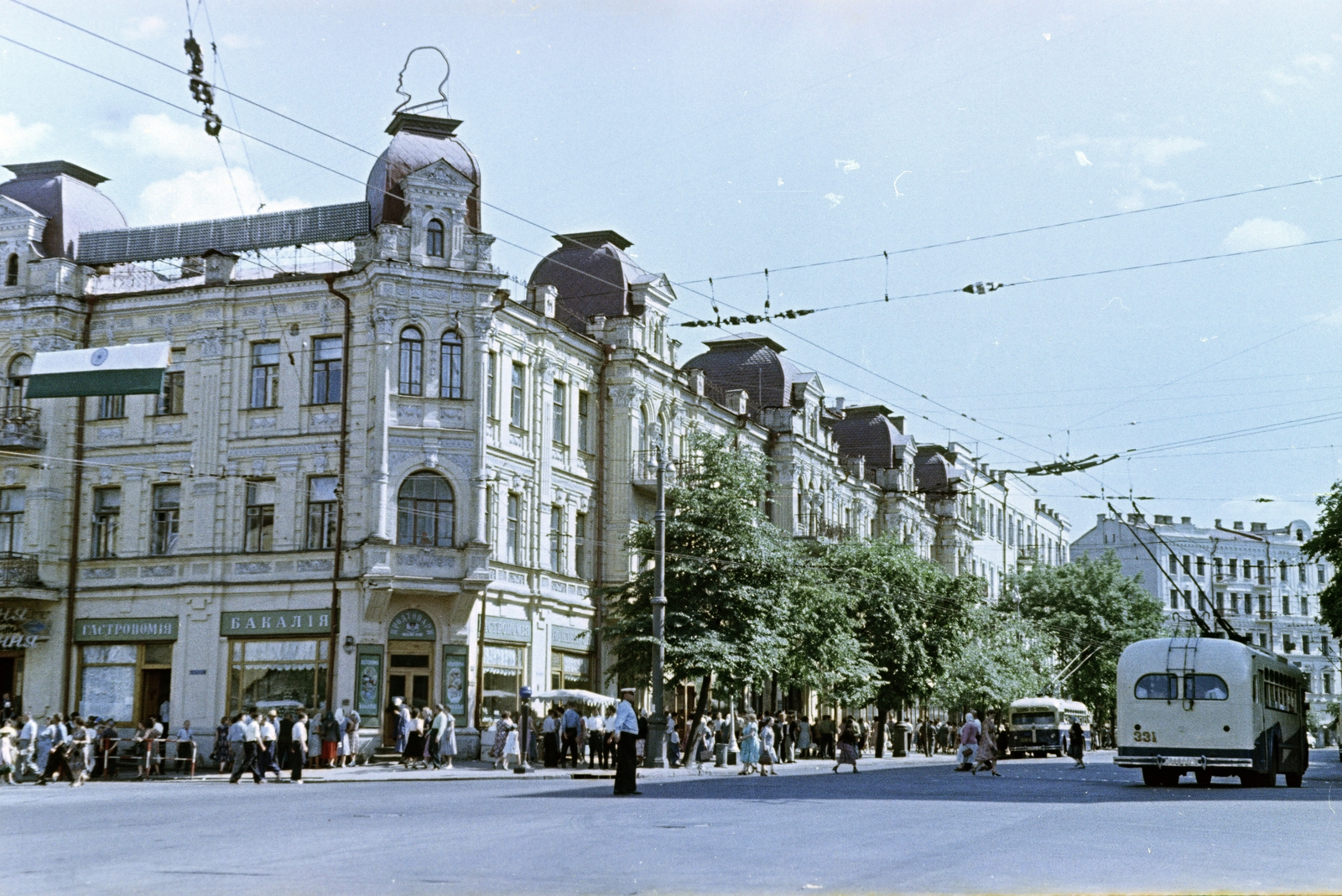 Ukrajna, Kijev, Besszarabszka tér - Baseina saroképülete., 1960, Fortepan/Album068, színes, cirill írás, Fortepan #256287