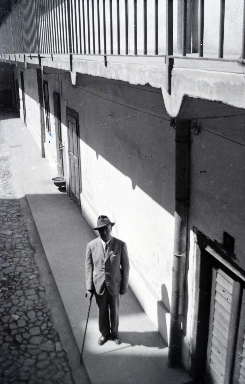 1936, Sík Endre, wall tap, walking cane, plan view, man, Fortepan #256296