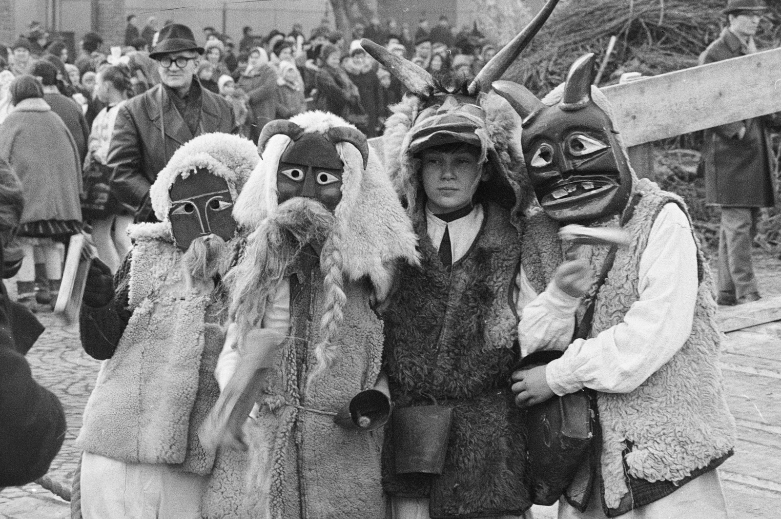 Hungary, Mohács, a Széchenyi tér busójárás idején., 1969, Székely Balázs, Fortepan #256333