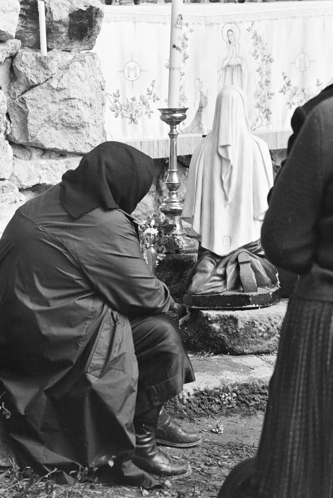 Hungary, Bajót, Péliföldszentkereszt, a felvétel a Lourdes-i barlang előtt készült., 1970, Székely Balázs, Fortepan #256372