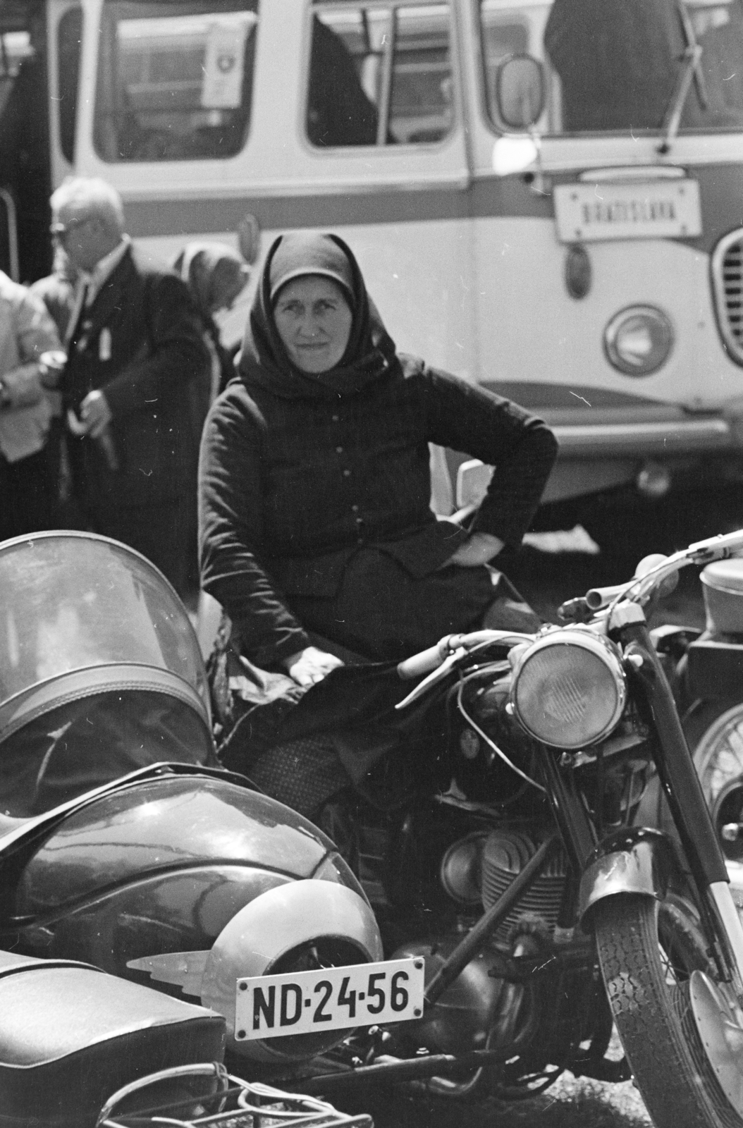 Hungary, Bajót, Péliföldszentkereszt, a felvétel a Szalézi rendház közelében tartott búcsú idején készült., 1970, Székely Balázs, Duna sidecar, Fortepan #256403