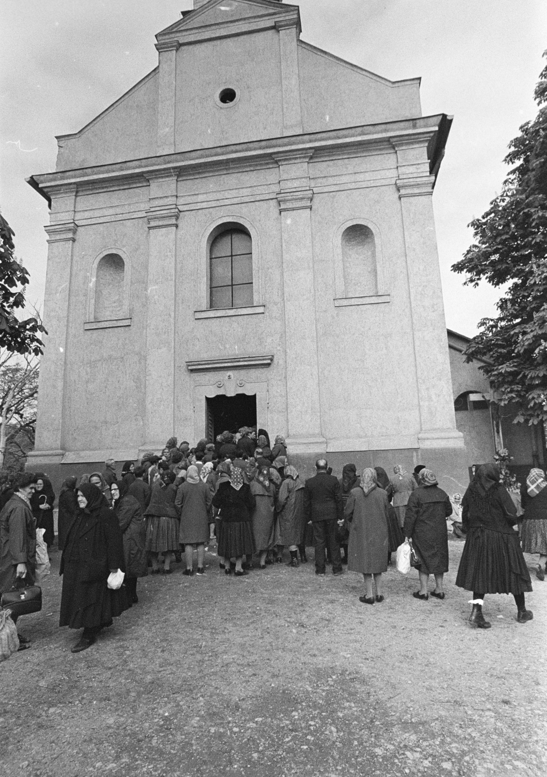 Magyarország, Bajót, Péliföldszentkereszt, Szalézi templom., 1970, Székely Balázs, Fortepan #256416