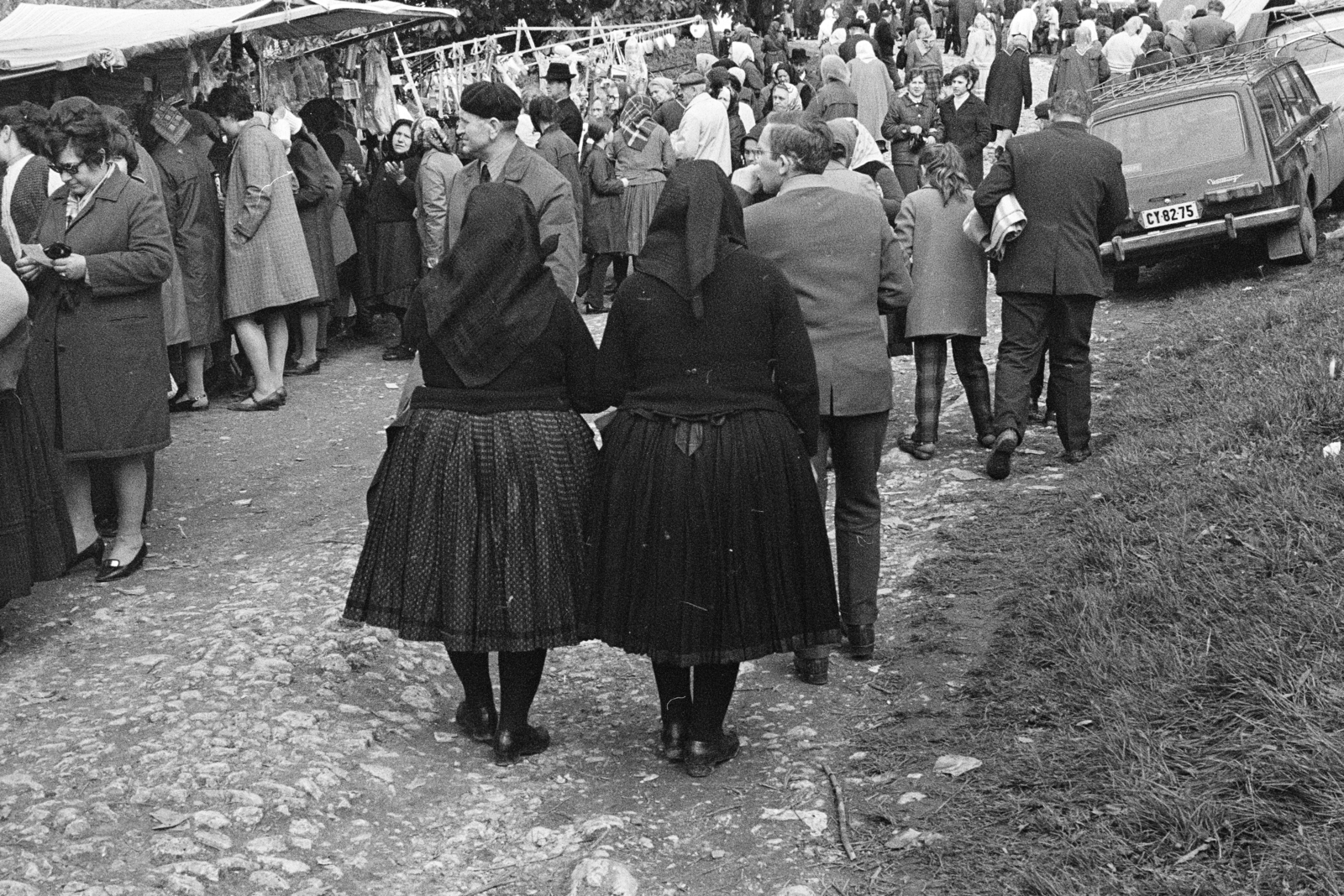 Hungary, Bajót, Péliföldszentkereszt, a felvétel a Szalézi rendház közelében tartott búcsú idején készült., 1970, Székely Balázs, Fortepan #256418