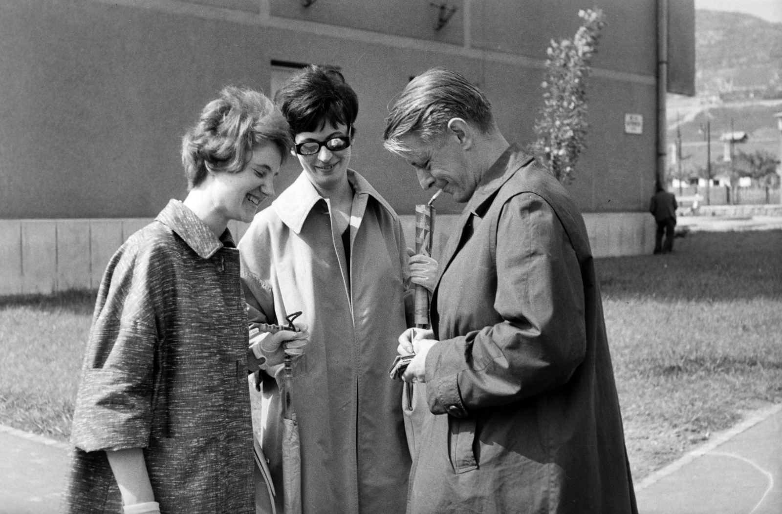 Hungary, Óbuda, Budapest III., Kísérleti lakótelep, Gyenes utca 22., 1963, Széky, Budapest, women, man, cigarette, Fortepan #256486