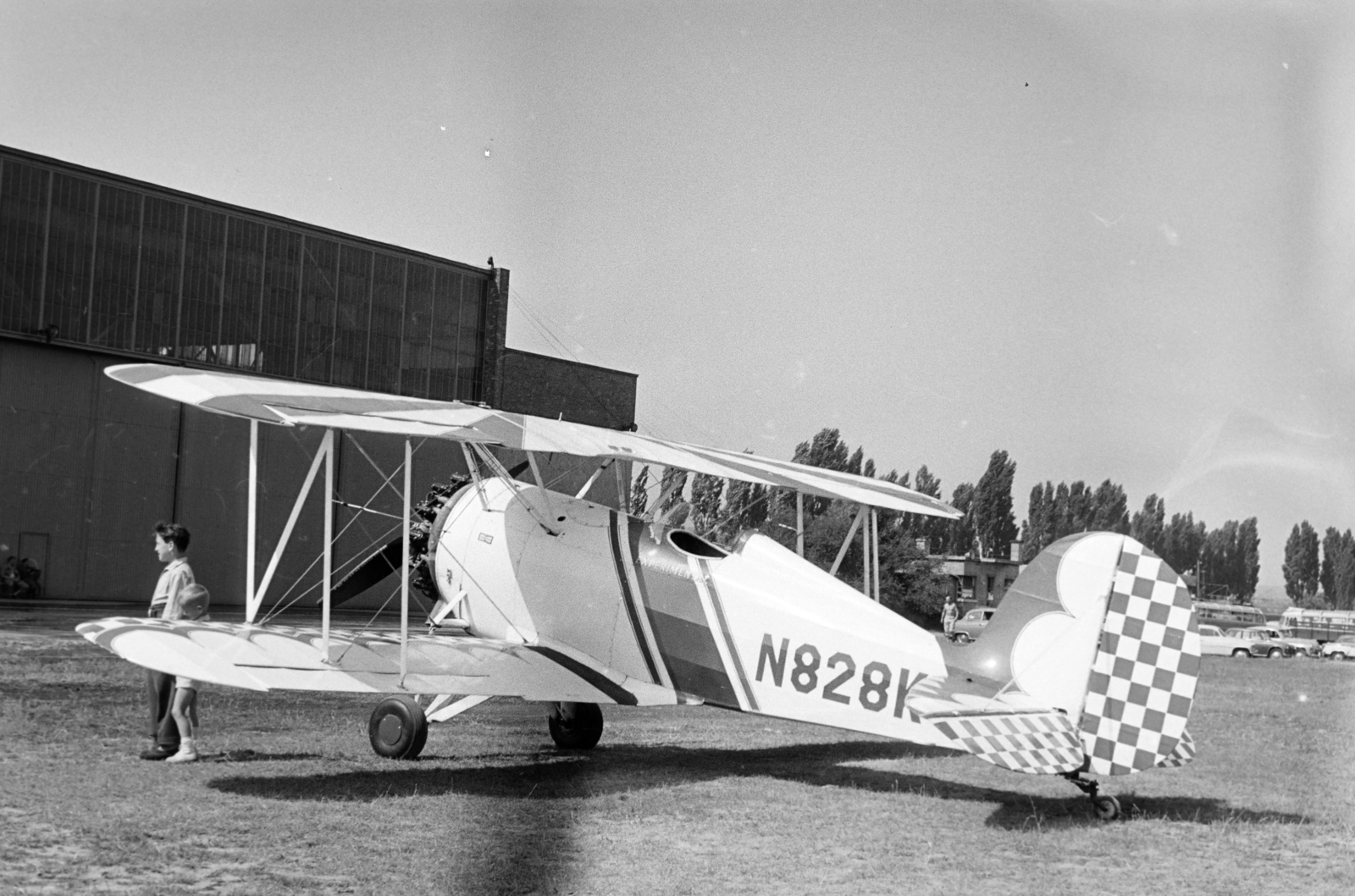 Hungary, Budaörs Airport, Budapest XI., a II. Motoros Műrepülő Világbajnokságon résztvevő egyik repülőgép., 1962, Közösségi Szociális Szövetkezet, airplane, biplane, Great Lakes-brand, Great Lakes 2T-1A, hangar, Budapest, Fortepan #256514