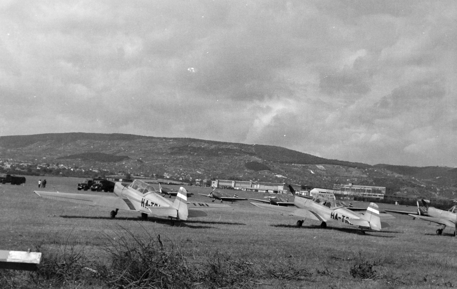 Hungary, Budaörs Airport, Budapest XI., Zlin-326 Trener Master típusú repülőgépek., 1964, Közösségi Szociális Szövetkezet, Budapest, airplane, airport, Fortepan #256521