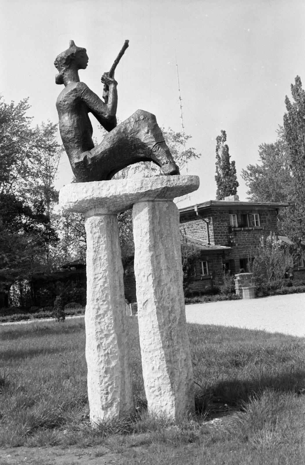 Hungary,Lake Balaton, Tihany, Kerényi Jenő Legenda című, 1963-ban felavatott szobra a rév melletti parkban., 1964, Közösségi Szociális Szövetkezet, sculpture, Fortepan #256532