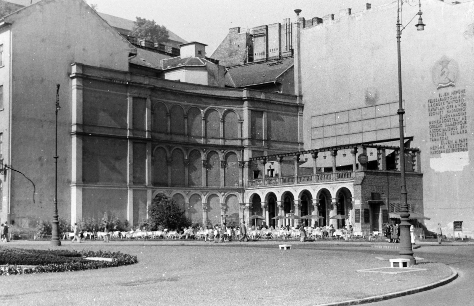 Magyarország, Budapest I., Clark Ádám tér, a Lánchíd presszó terasza., 1957, Közösségi Szociális Szövetkezet, Budapest, eszpresszó, Fortepan #256559