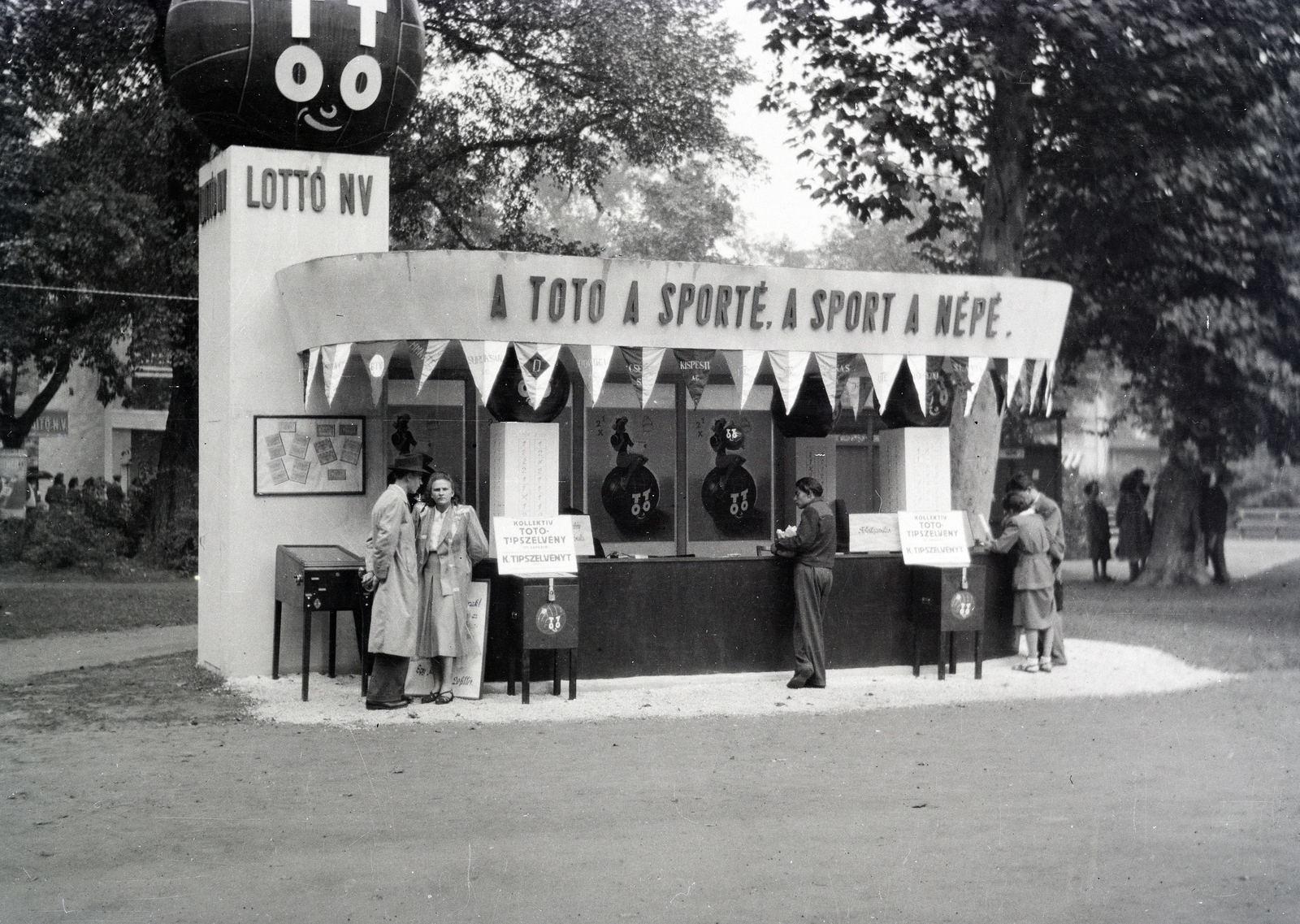 Magyarország, Városliget,Budapesti Nemzetközi Vásár, Budapest XIV., a Lottó Nemzeti Vállalat pavilonja., 1949, Tildy Istvánné, Best of, totó, pavilon, jelmondat, felirat, tarló, Budapest, Fortepan #256616