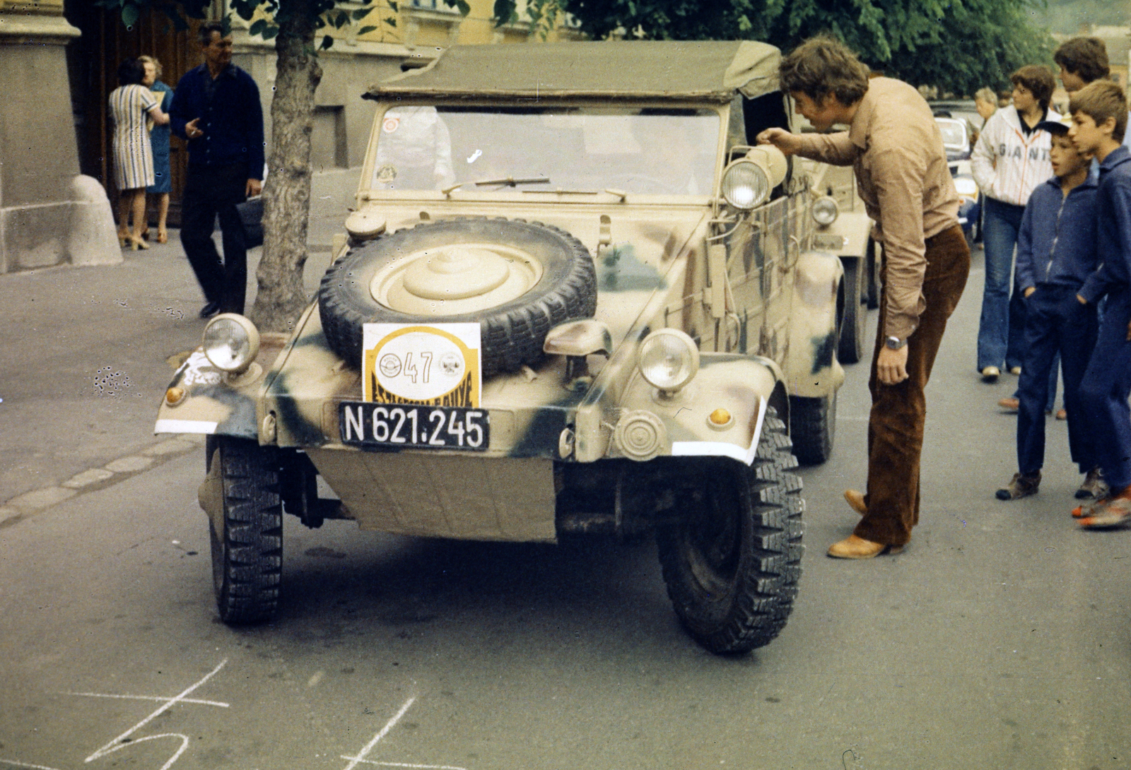 Magyarország, Esztergom, Széchenyi tér, a IV. Nemzetközi veteránautó találkozó és rallye résztvevői., 1978, Tóth Katalin, Volkswagen-márka, Volkswagen Kübelwagen, Fortepan #256709