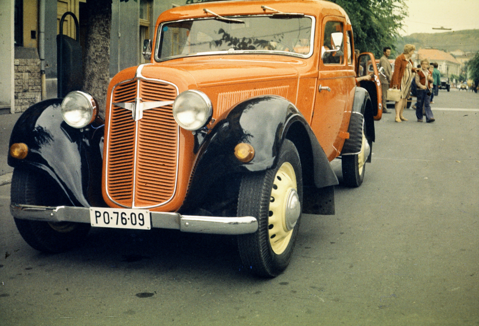 Hungary, Esztergom, Széchenyi tér, a IV. Nemzetközi veteránautó találkozó és rallye résztvevői., 1978, Tóth Katalin, number plate, Adler-brand, Fortepan #256710