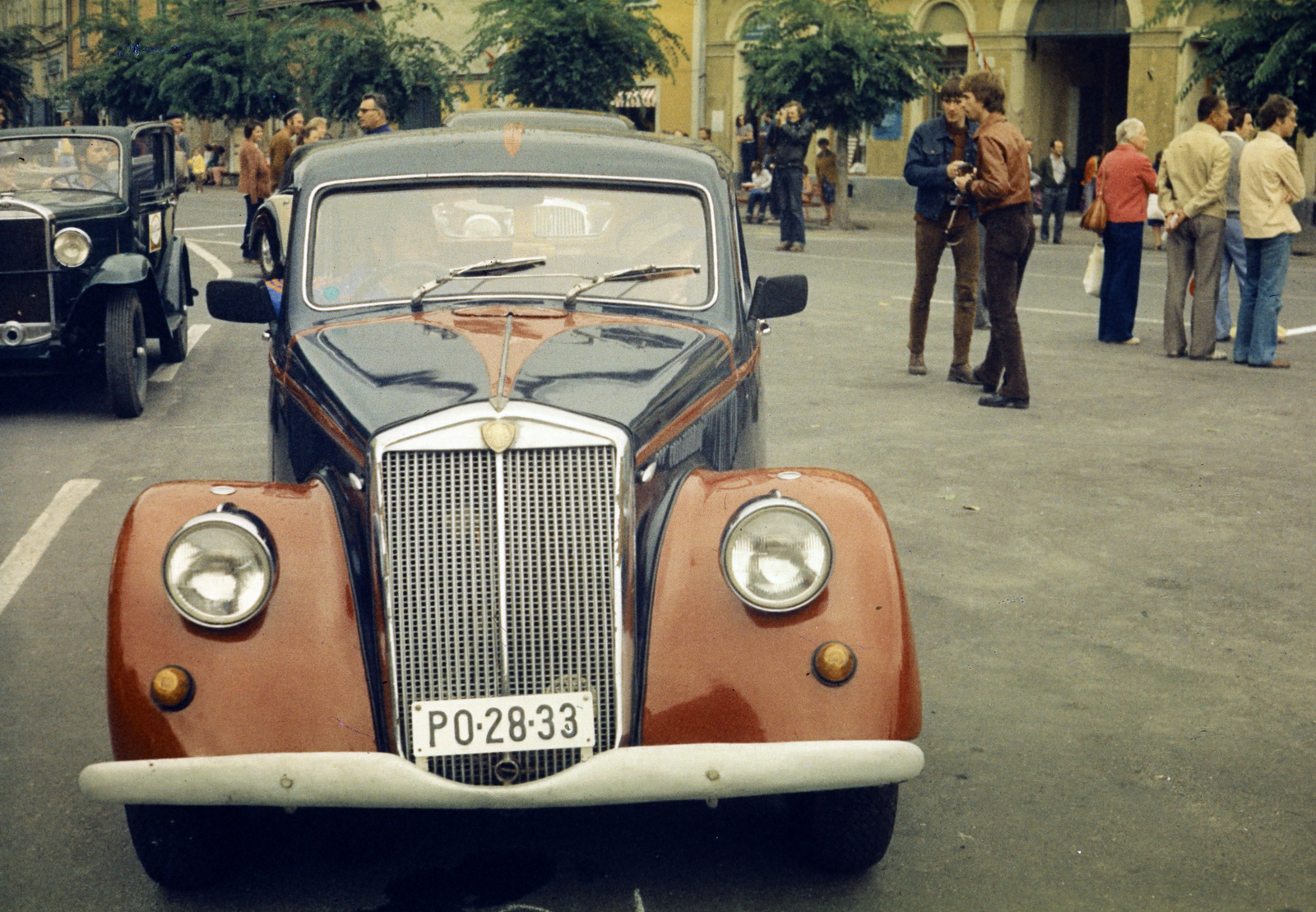 Magyarország, Esztergom, Széchenyi tér, a IV. Nemzetközi veteránautó találkozó és rallye résztvevői., 1978, Tóth Katalin, rendszám, Fortepan #256712