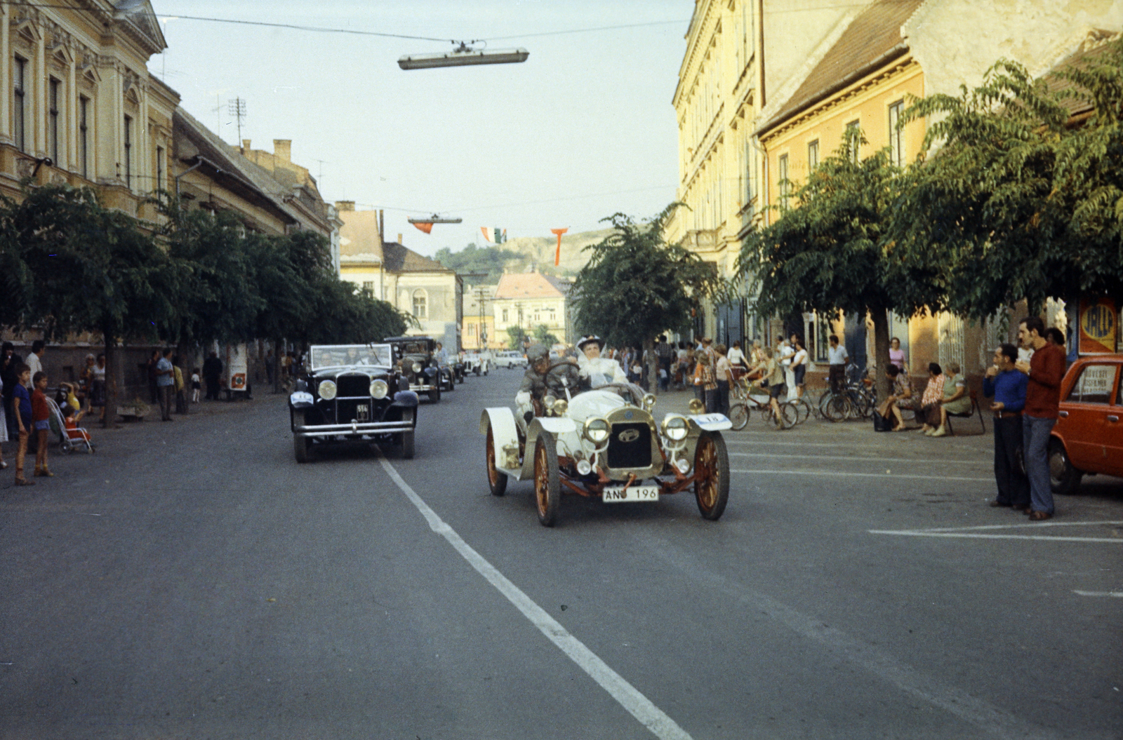 Magyarország, Esztergom, Széchenyi tér, a IV. Nemzetközi veteránautó találkozó és rallye résztvevői., 1978, Tóth Katalin, Fortepan #256717