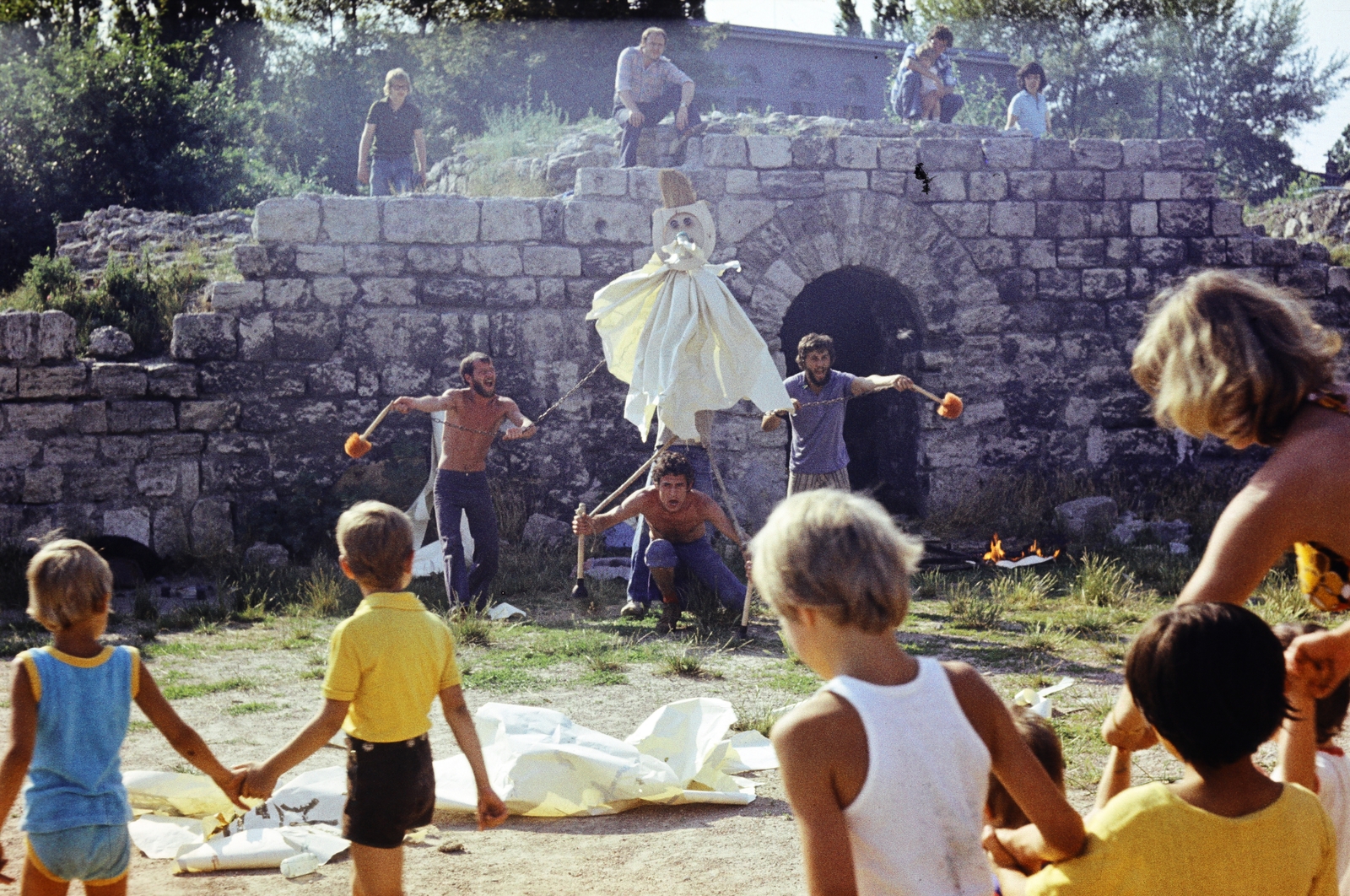 Hungary, Óbuda, Budapest III., a katonavárosi amfiteátrum. A felvétel a Stúdió K, A halhatatlanságra vágyó királyfi közönség (-és báb)játék Juhász Ferenc nyomán című előadásán készült., 1977, Vadász Ágnes, Budapest, Fortepan #256739