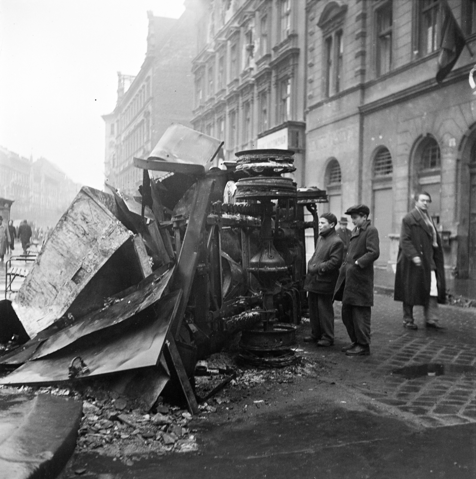 Hungary, Budapest VIII., József körút, járműroncs a 47-es számú ház előtt., 1956, Peter, Isaac, revolution, wreck, photo aspect ratio: square, Budapest, Fortepan #256770