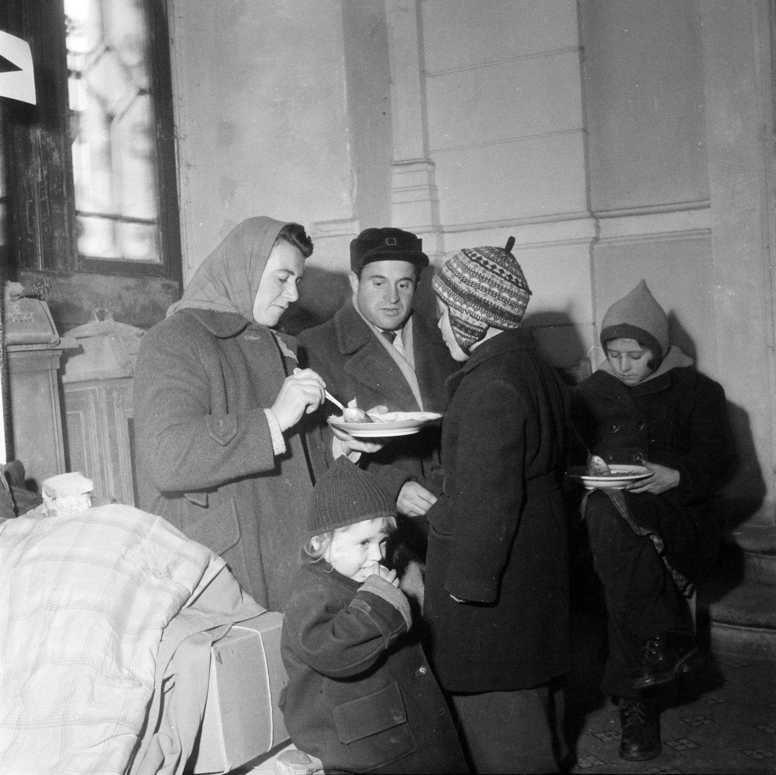 1956, Peter, Isaac, revolution, family, meal, Fortepan #256790