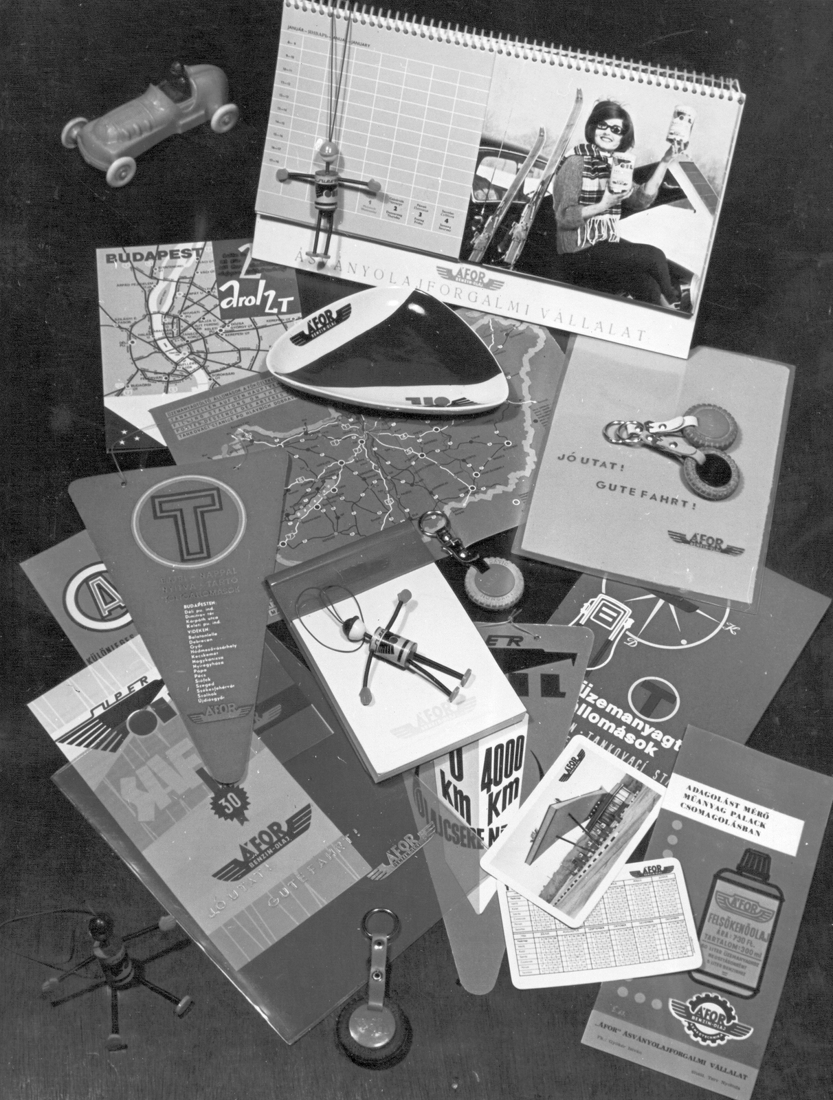 1970, Ferencvárosi Helytörténeti Gyűjtemény, ad, flag, model car, still life, Fortepan #25687