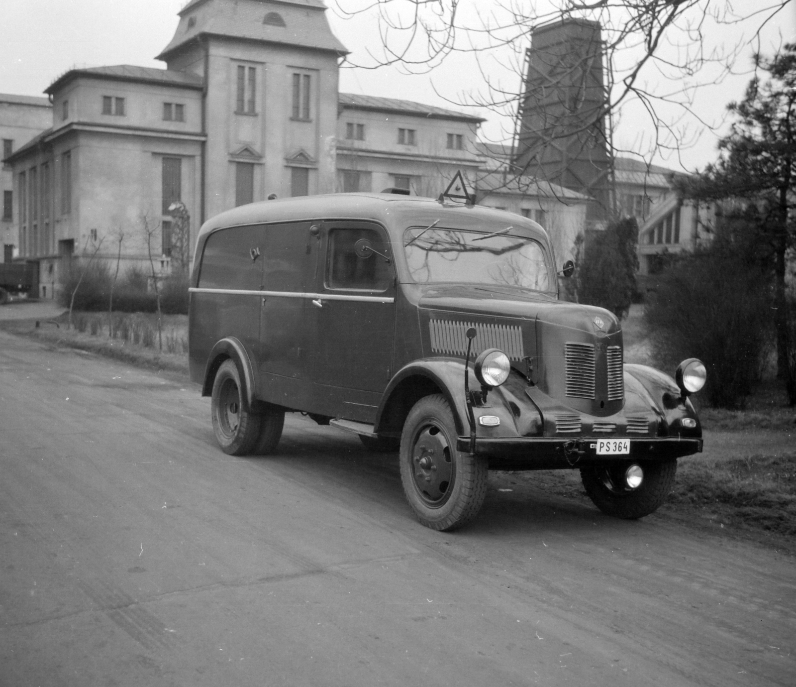 Hungary, Budapest XIV., Egressy út 35-51., Posta Központi Járműtelep., 1954, Bolvári László, Budapest, photo aspect ratio: square, Fortepan #256967