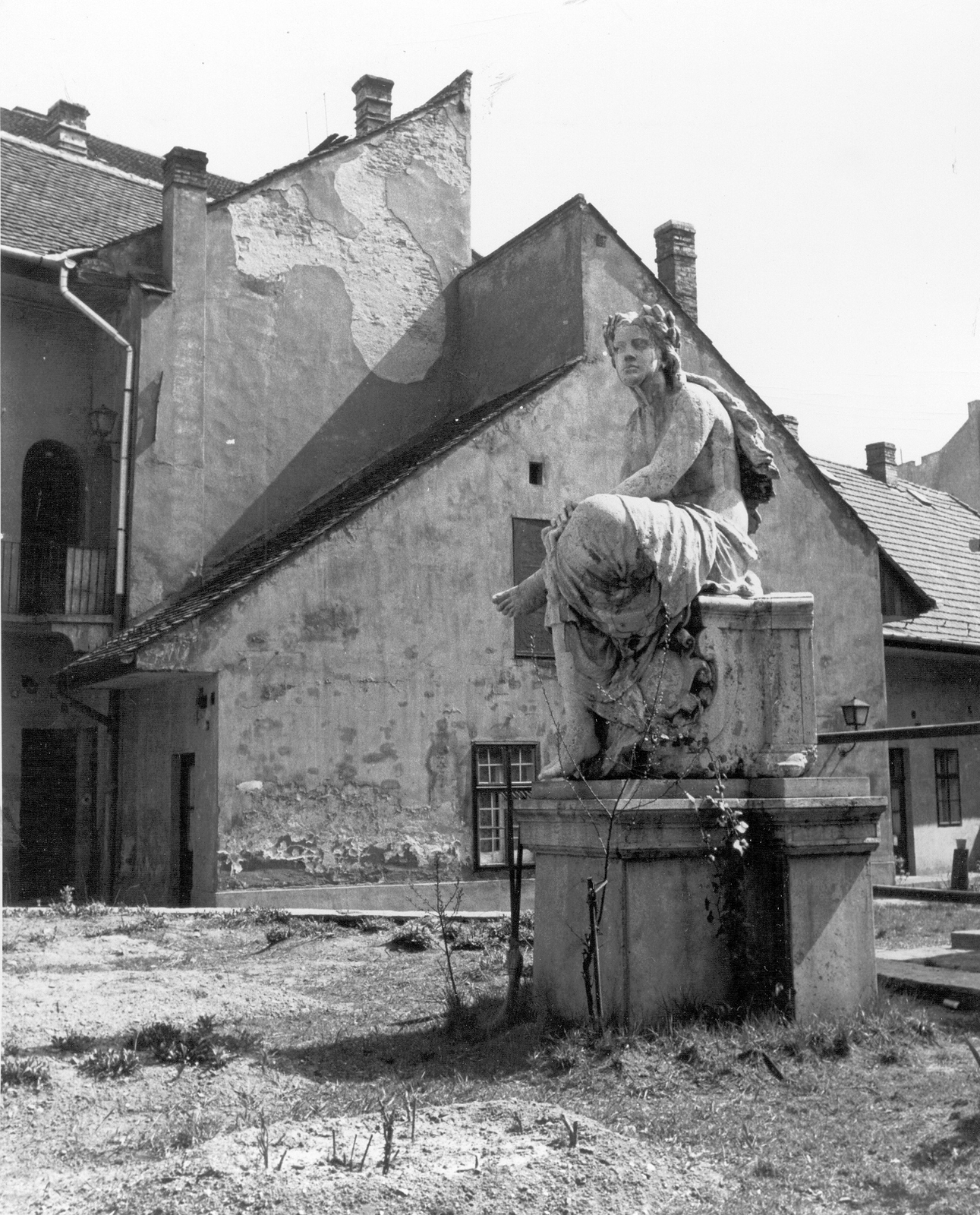 Hungary, Budapest IX., Ráday utca 1-3. Száva alakja a háborúban megsérült Danubius-kútról., 1973, Ferencvárosi Helytörténeti Gyűjtemény, well, sculpture, Budapest, Fortepan #25698