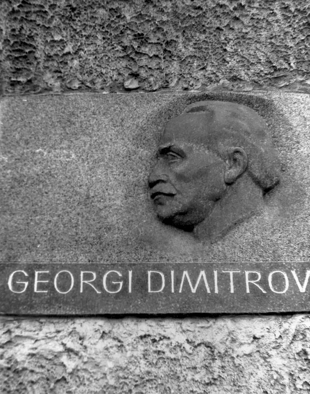 Hungary, Budapest IX., Vágóhíd utca 62., Bolgár Művelődési Ház (Bolgár Kultúrotthon) falán Georgi Dimitrov emléktáblája., 1975, Ferencvárosi Helytörténeti Gyűjtemény, memorial plaque, Budapest, Fortepan #25703
