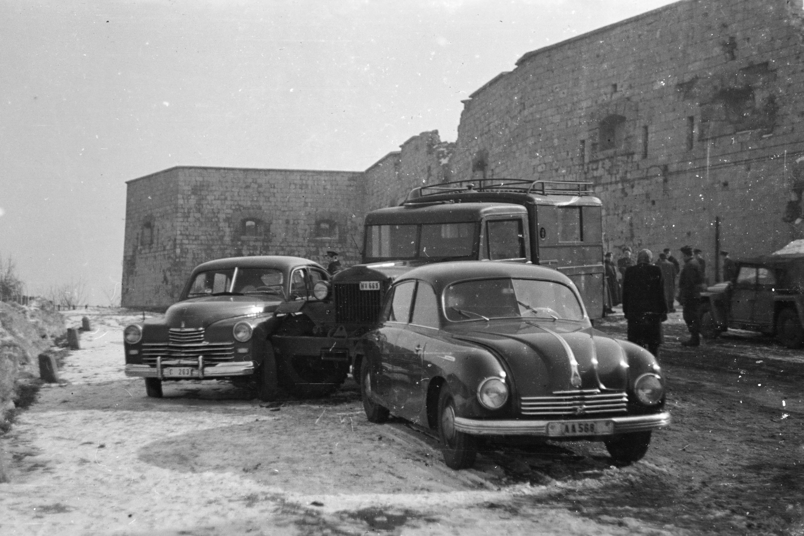 Hungary, Budapest XI., közlekedési baleset a Citadella mellett., 1956, Bolvári László, Budapest, number plate, automobile, Tatra-brand, M20 Pobeda, Fortepan #257070