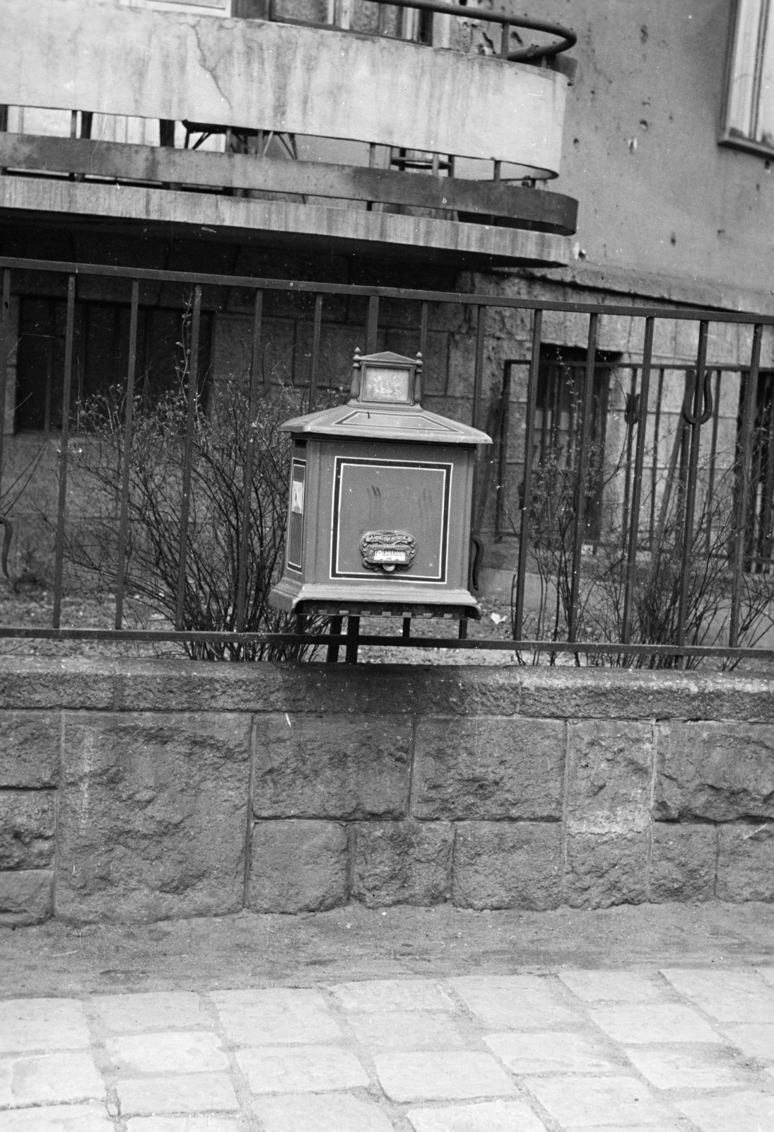 1954, Bolvári László, balcony, forged iron fence, letter box, Fortepan #257081