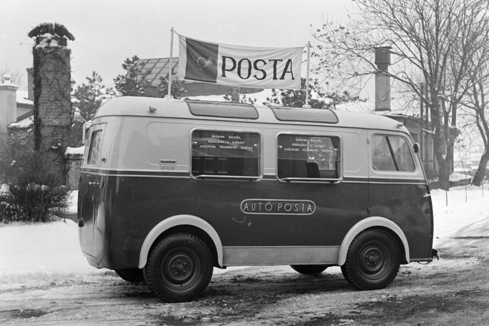 Hungary, Budapest XIV., Egressy út 35-51., Posta Központi Járműtelep, francia gyártmányú mozgó posta / autó posta., 1954, Bolvári László, postal vehicle, French brand, Chenard&Walcker-brand, Budapest, Fortepan #257105
