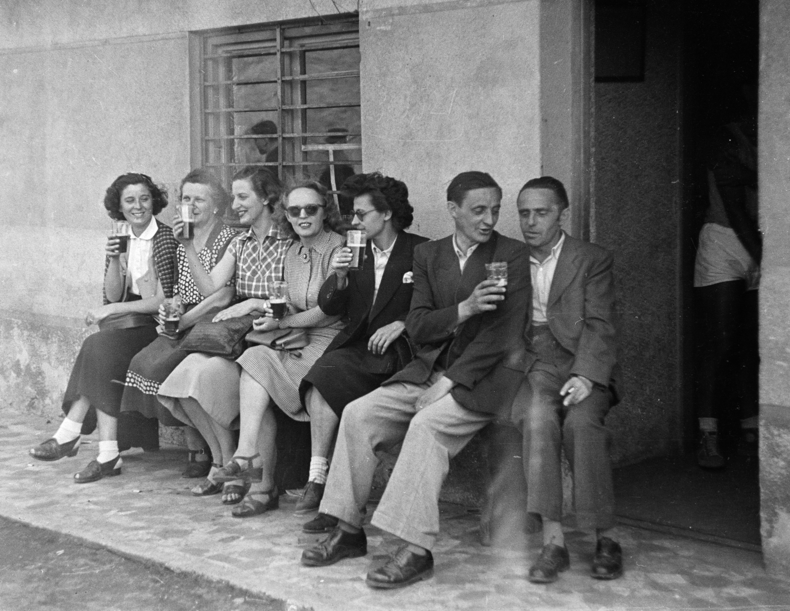1954, Bolvári László, shades, drinking, glass, bench, tableau, Fortepan #257109
