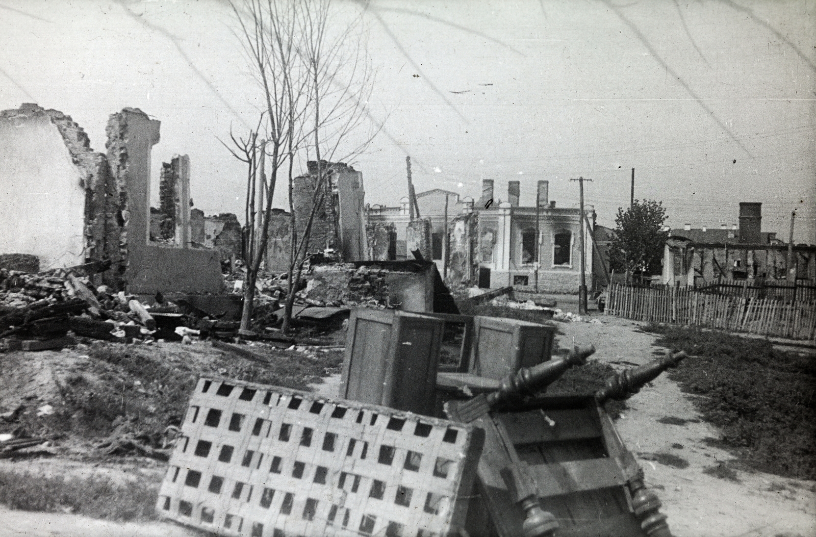 Ukraine, Tulcsin, 1941, Mohai család, damaged building, Fortepan #257261