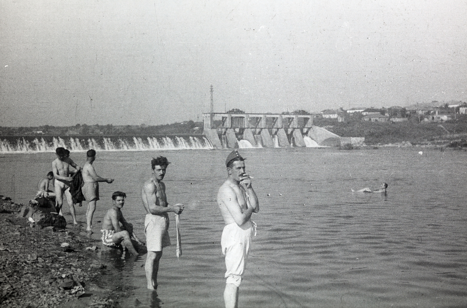 Ukraine, Pervomaysk, a Bug folyón 1929-re felépített vízerőmű., 1941, Mohai család, Fortepan #257289