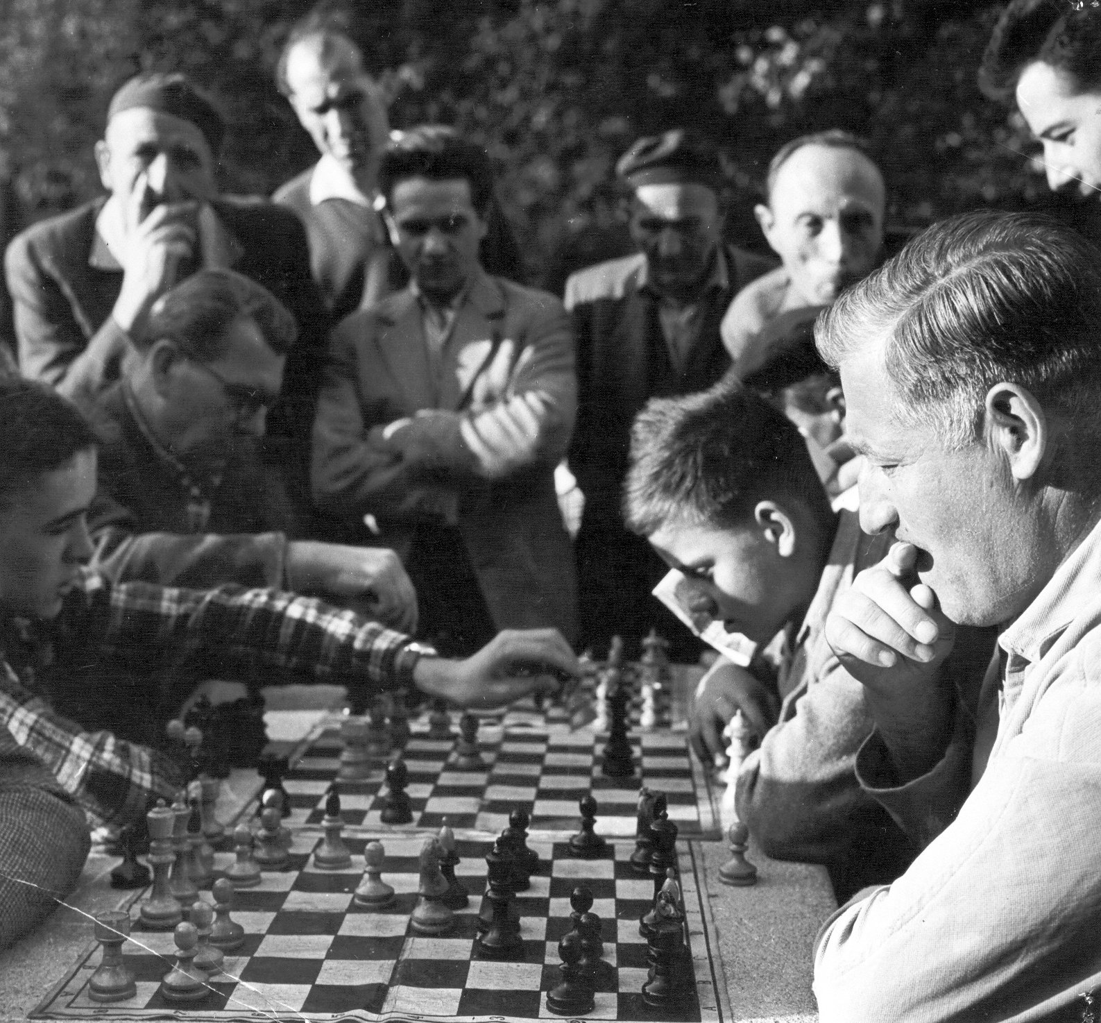 Hungary, Budapest IX., Ferenc tér, sakkozók., 1966, Ferencvárosi Helytörténeti Gyűjtemény, chess, men, Budapest, Fortepan #25743