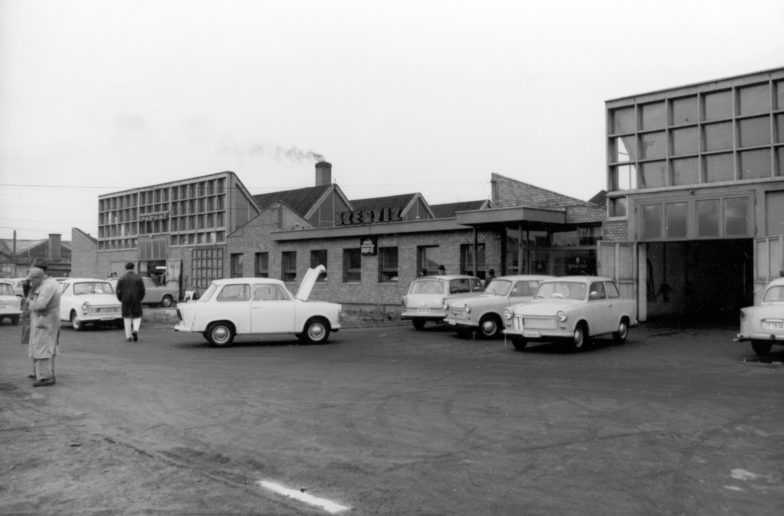 Hungary, Budapest IX., Táblás köz, Trabant szervíz., 1974, Ferencvárosi Helytörténeti Gyűjtemény, German brand, Trabant-brand, szervíz, workshop, automobile, Budapest, Fortepan #25745