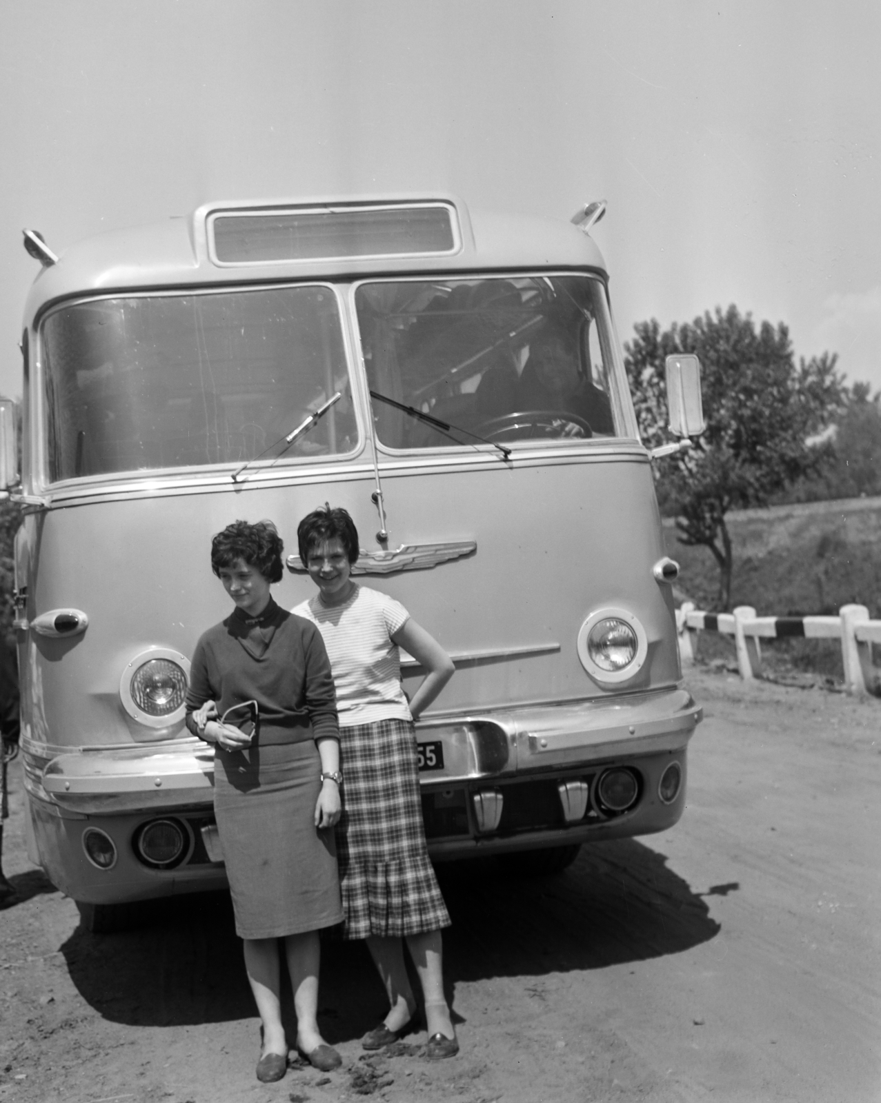 1963, Ladinek Viktor, lányok-járművek, Fortepan #257455