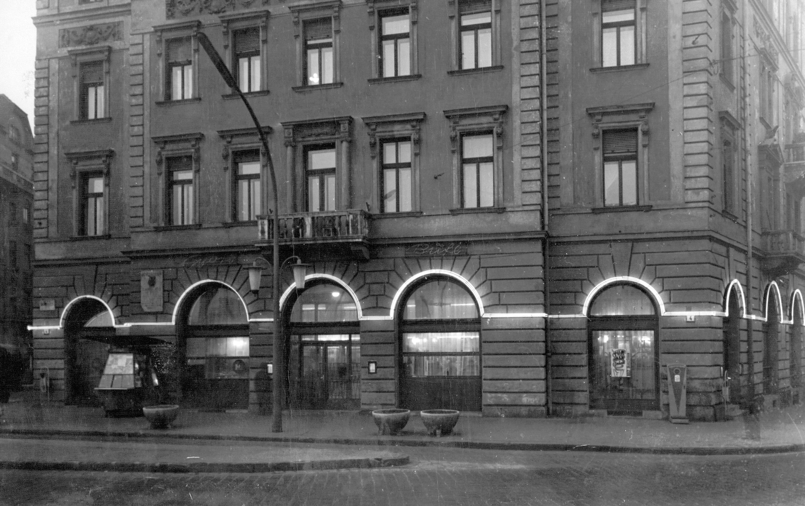 Hungary, Budapest IX., a Ferenc körút 2-4. (Boráros tér 4.) szám alatti Gyors büfé / önkiszolgáló étterem., 1974, Ferencvárosi Helytörténeti Gyűjtemény, newsstand, Budapest, Fortepan #25749