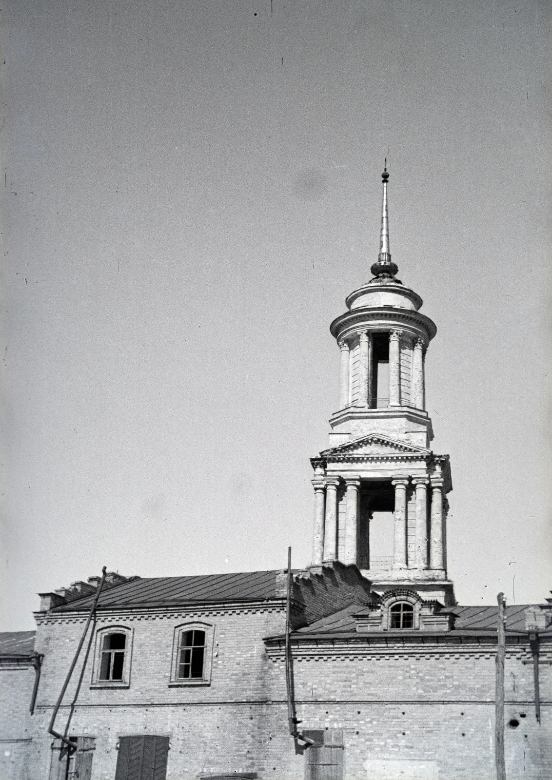 Russia, Alekseyevka, háttérben a Szent Kereszt (Kresztovozdvizsenszkaja) templom harangtornya. A felvétel a 154-es számú vöröskeresztes kórházvonat egyik útjáról készült sorozat része., 1942, Reményi József, bell tower, Fortepan #257556